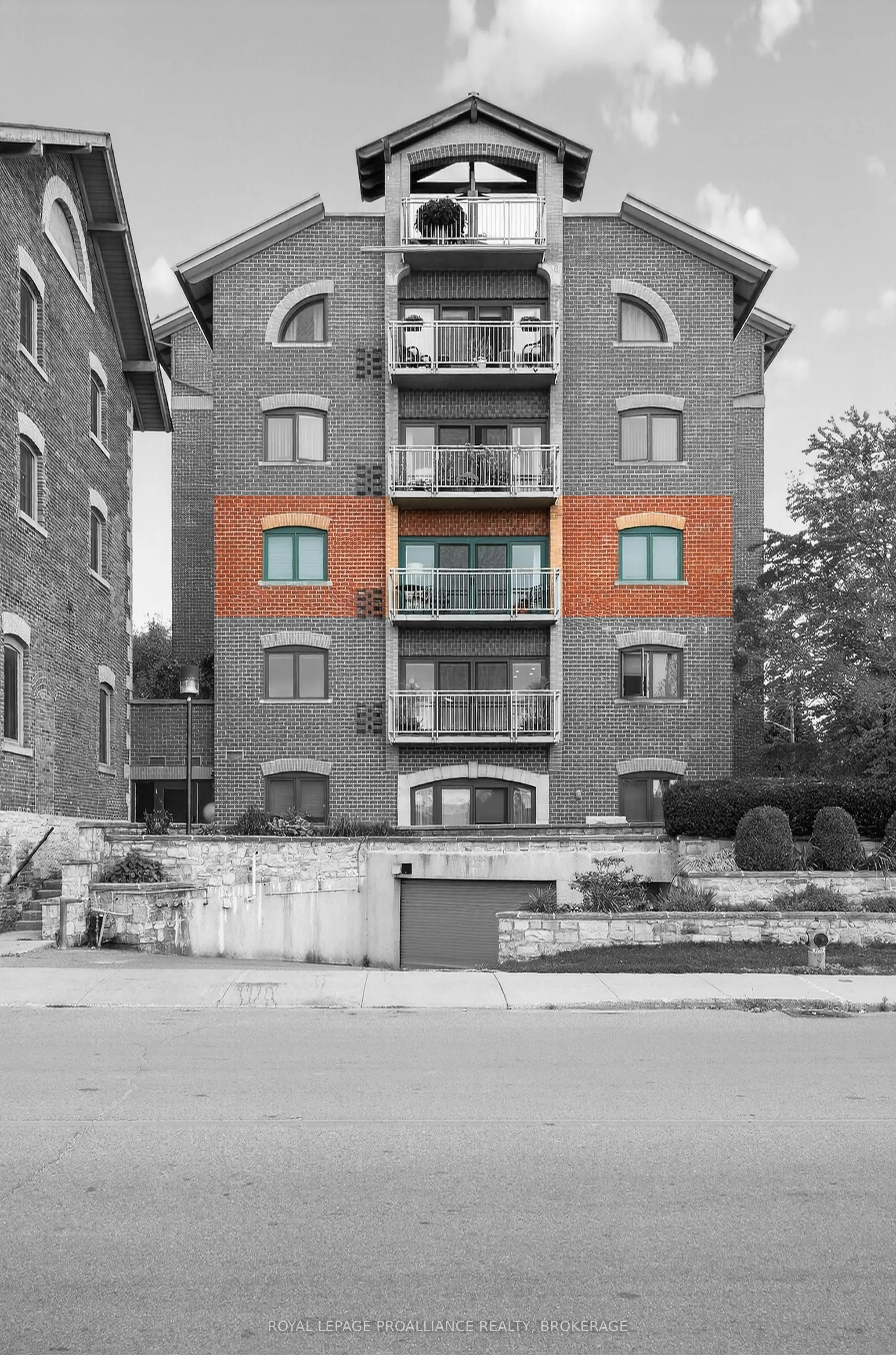 2 Bay Street, #304