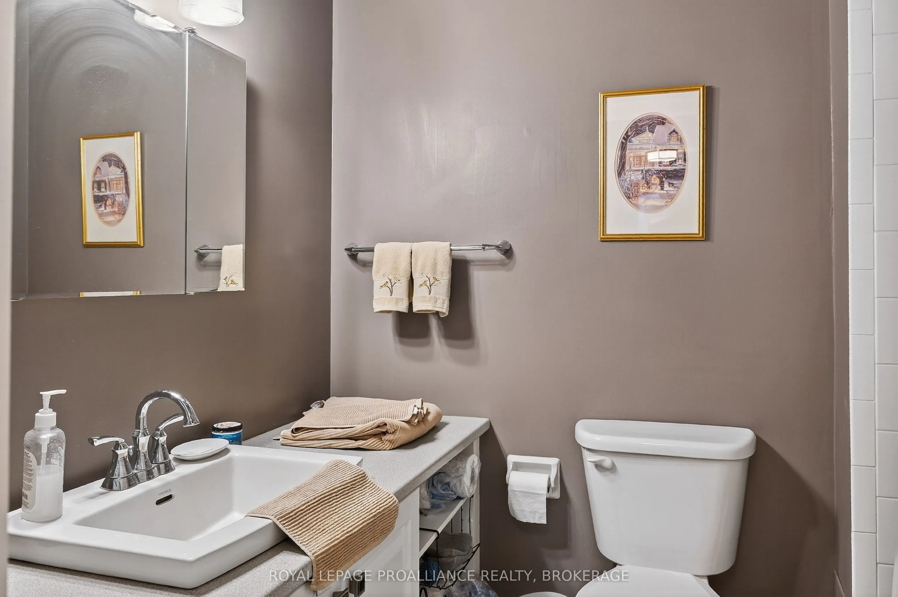 2 Bay Street, #304
