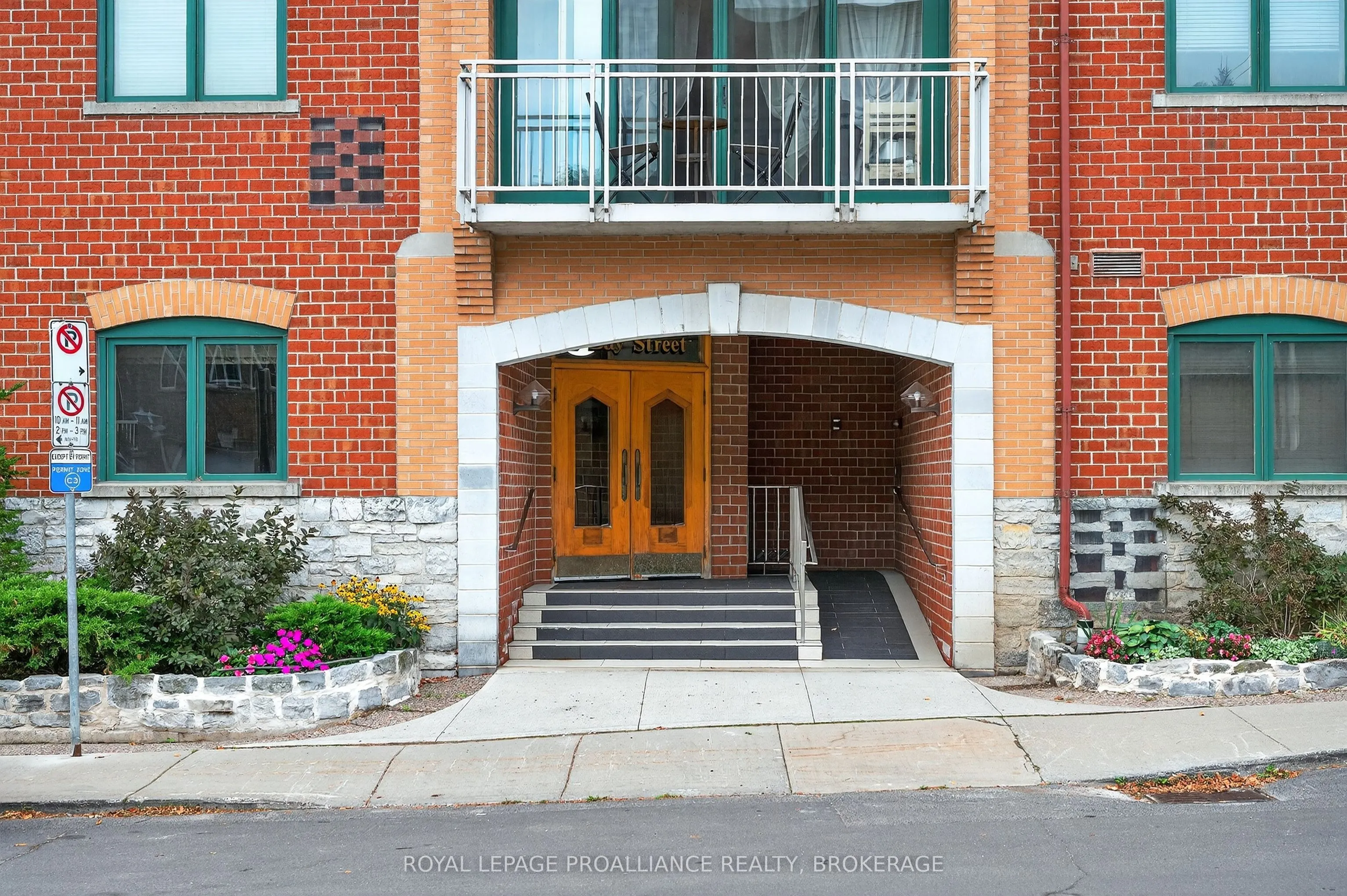 2 Bay Street, #304