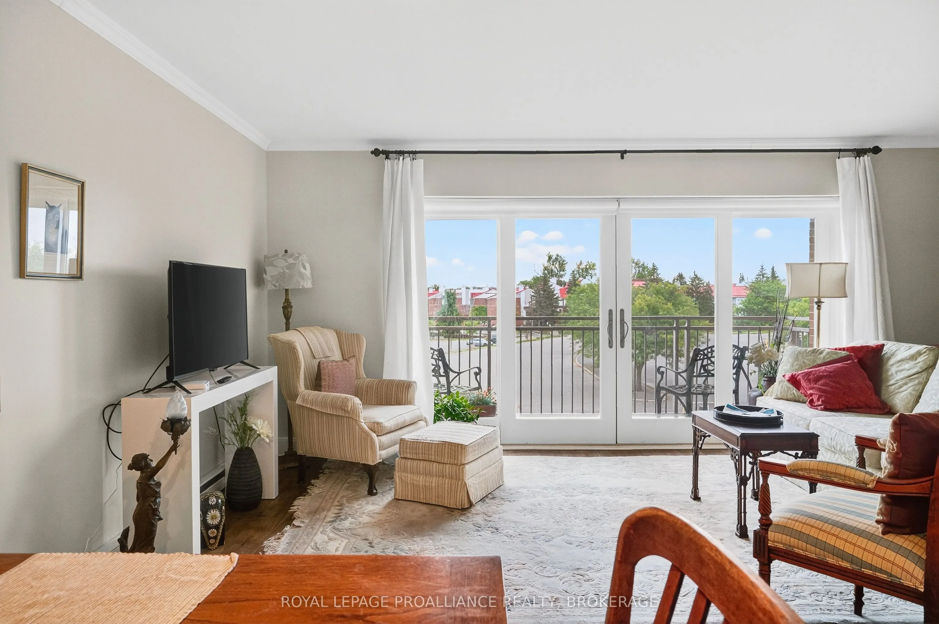 2 Bay Street, #304