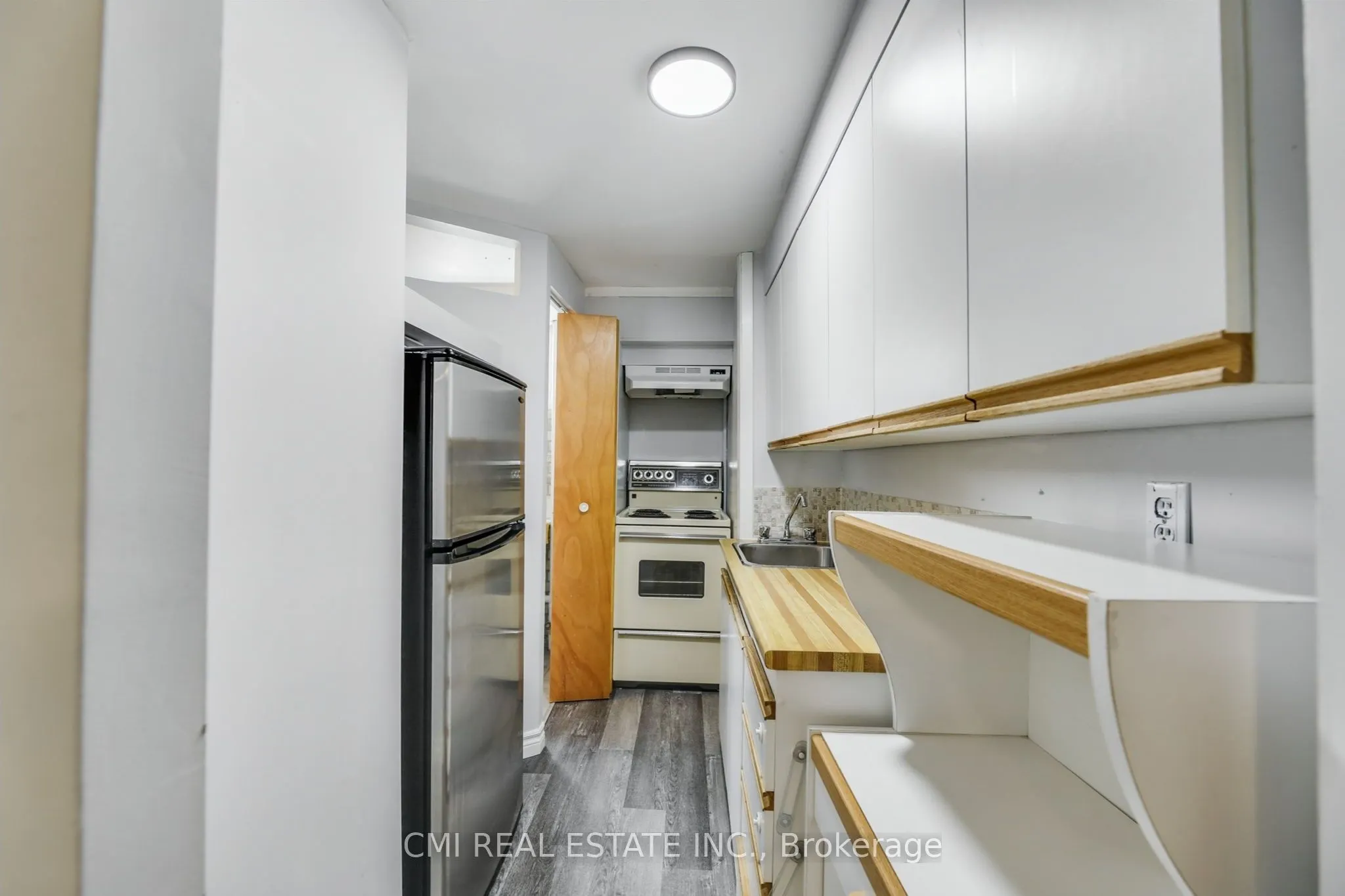 106 Laurentian Drive N