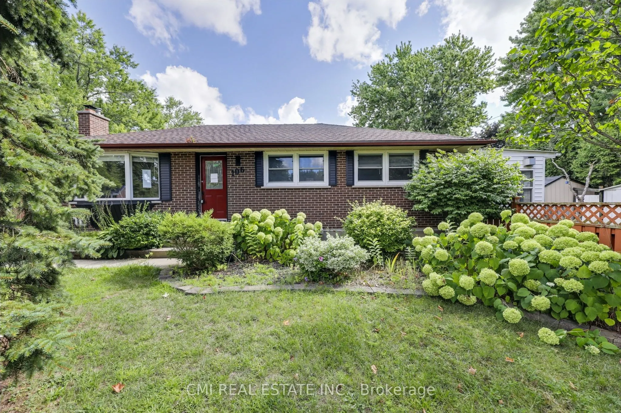 106 Laurentian Drive N