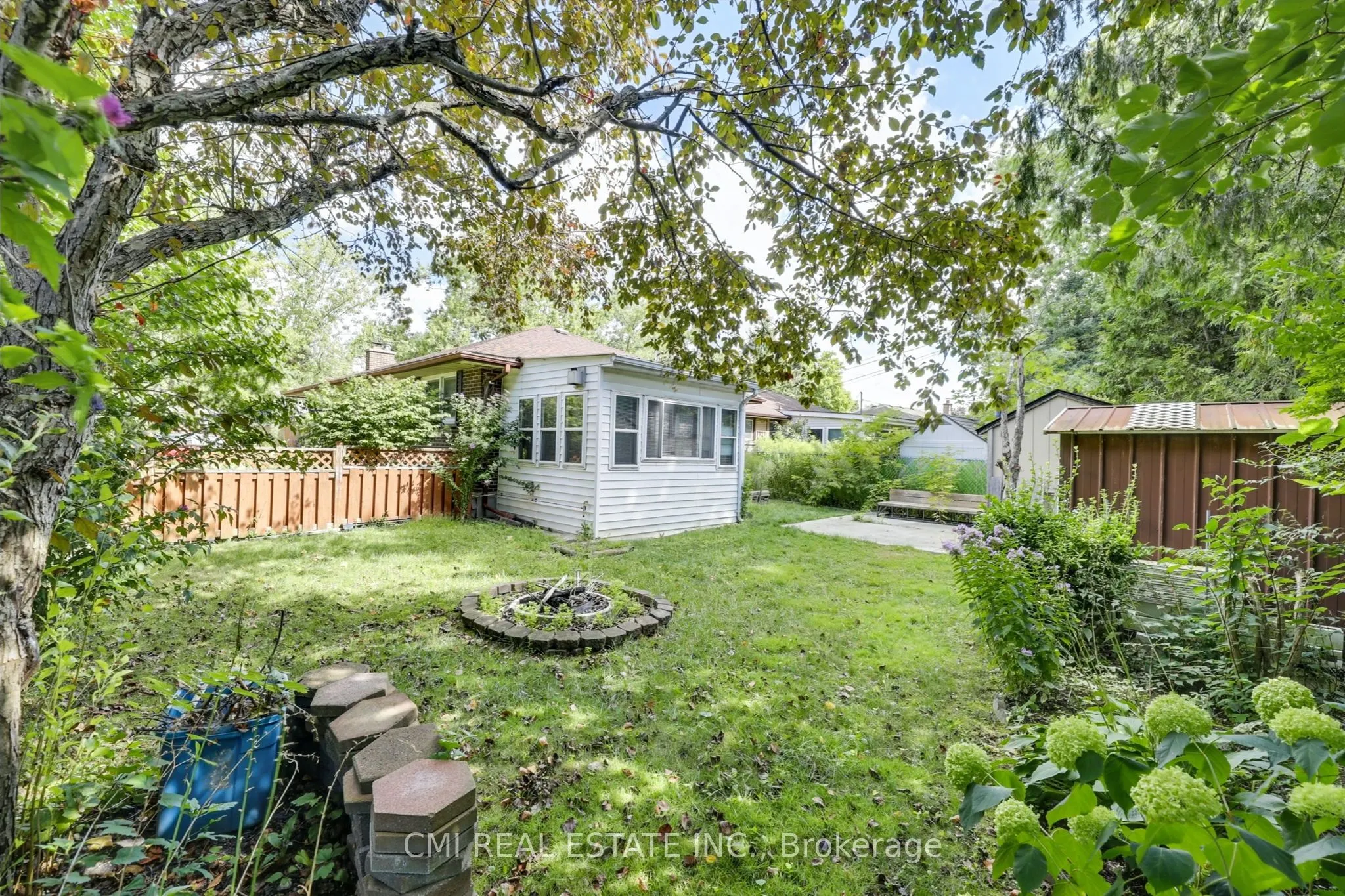106 Laurentian Drive N