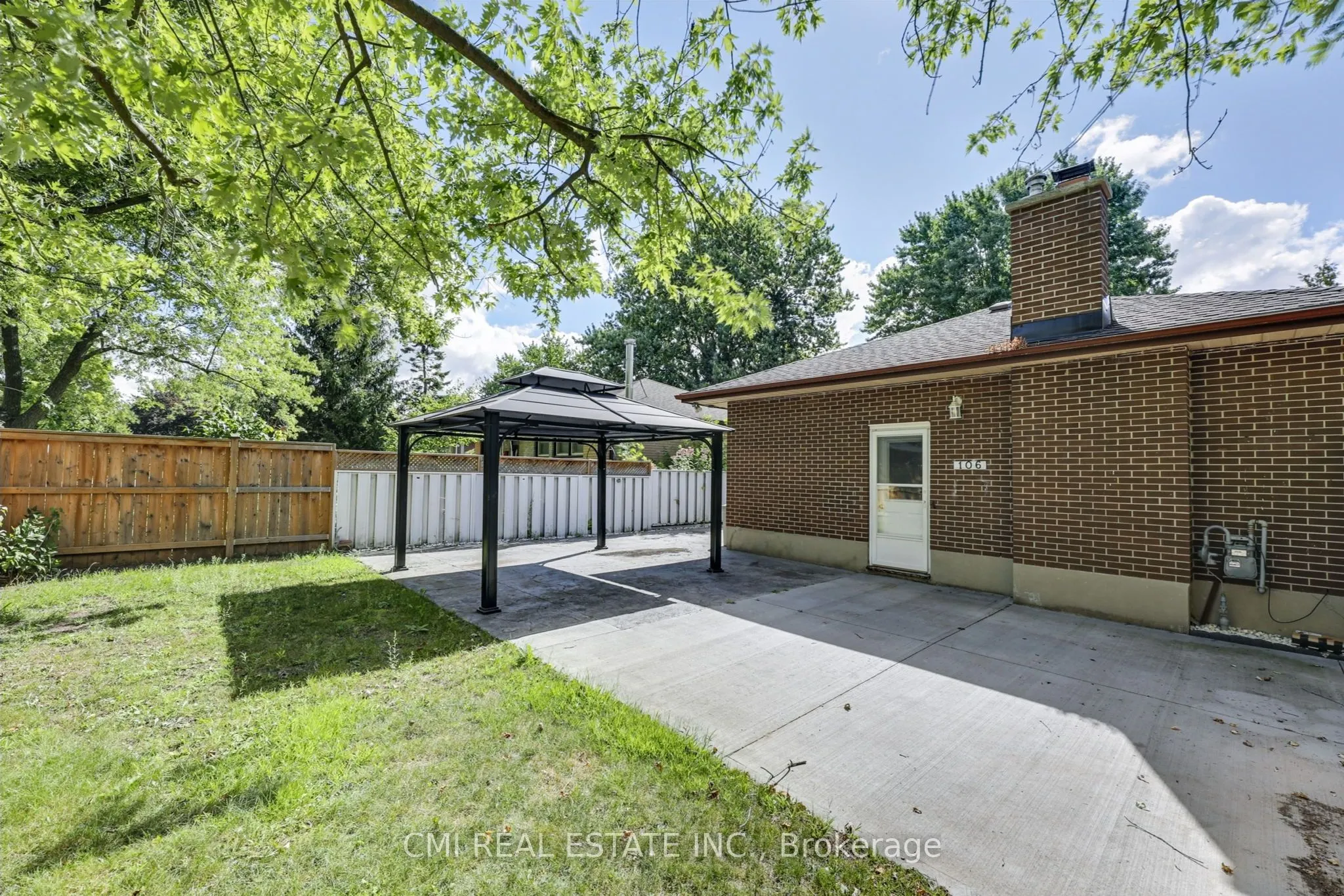 106 Laurentian Drive N