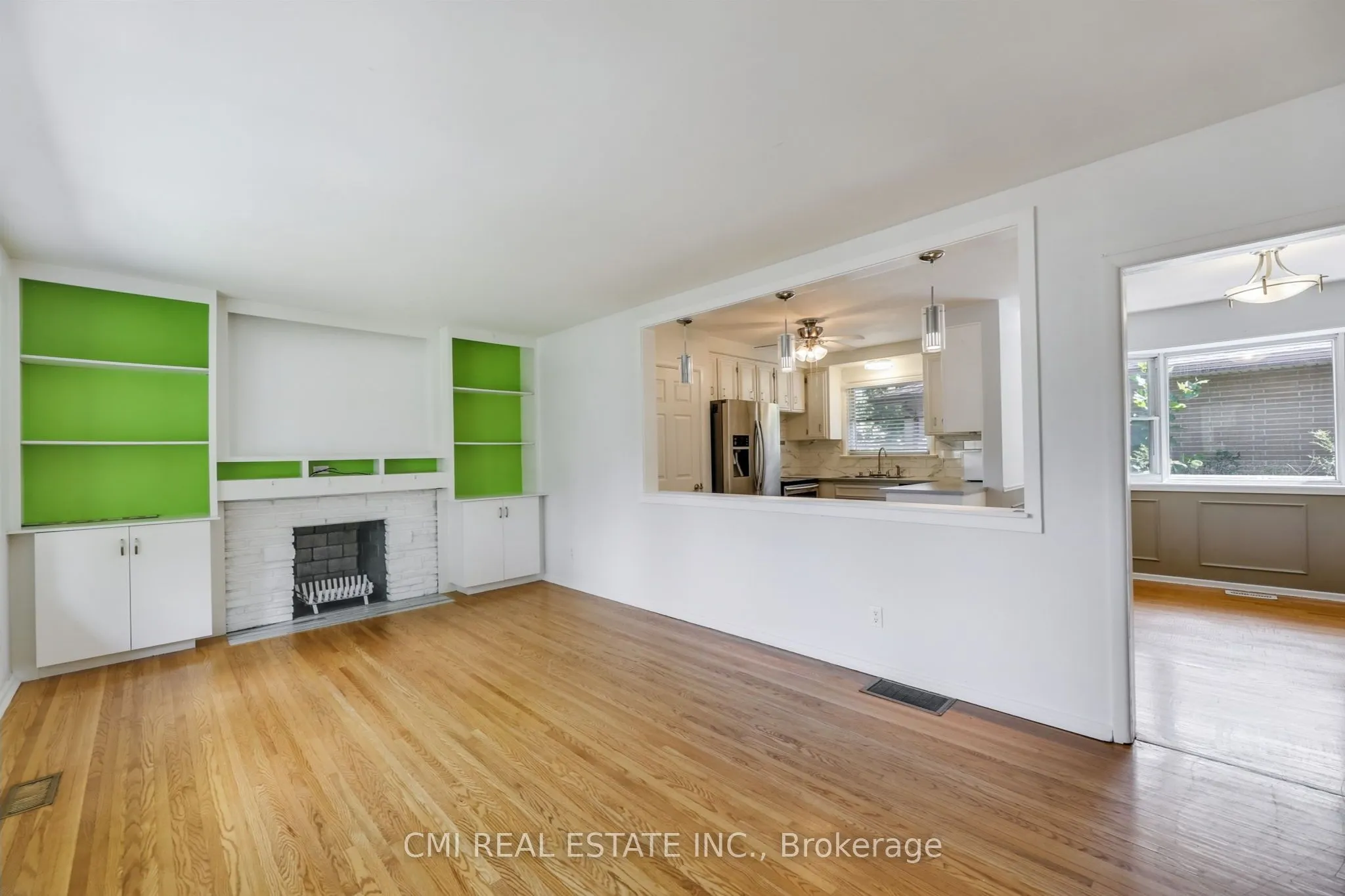 106 Laurentian Drive N