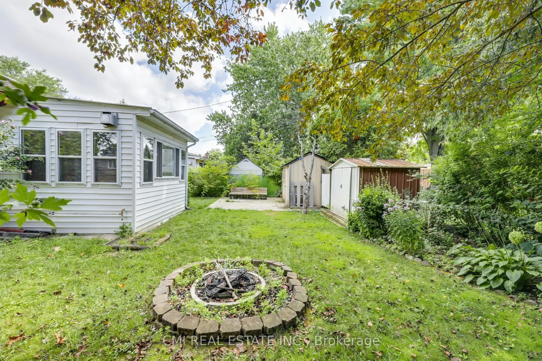106 Laurentian Drive N