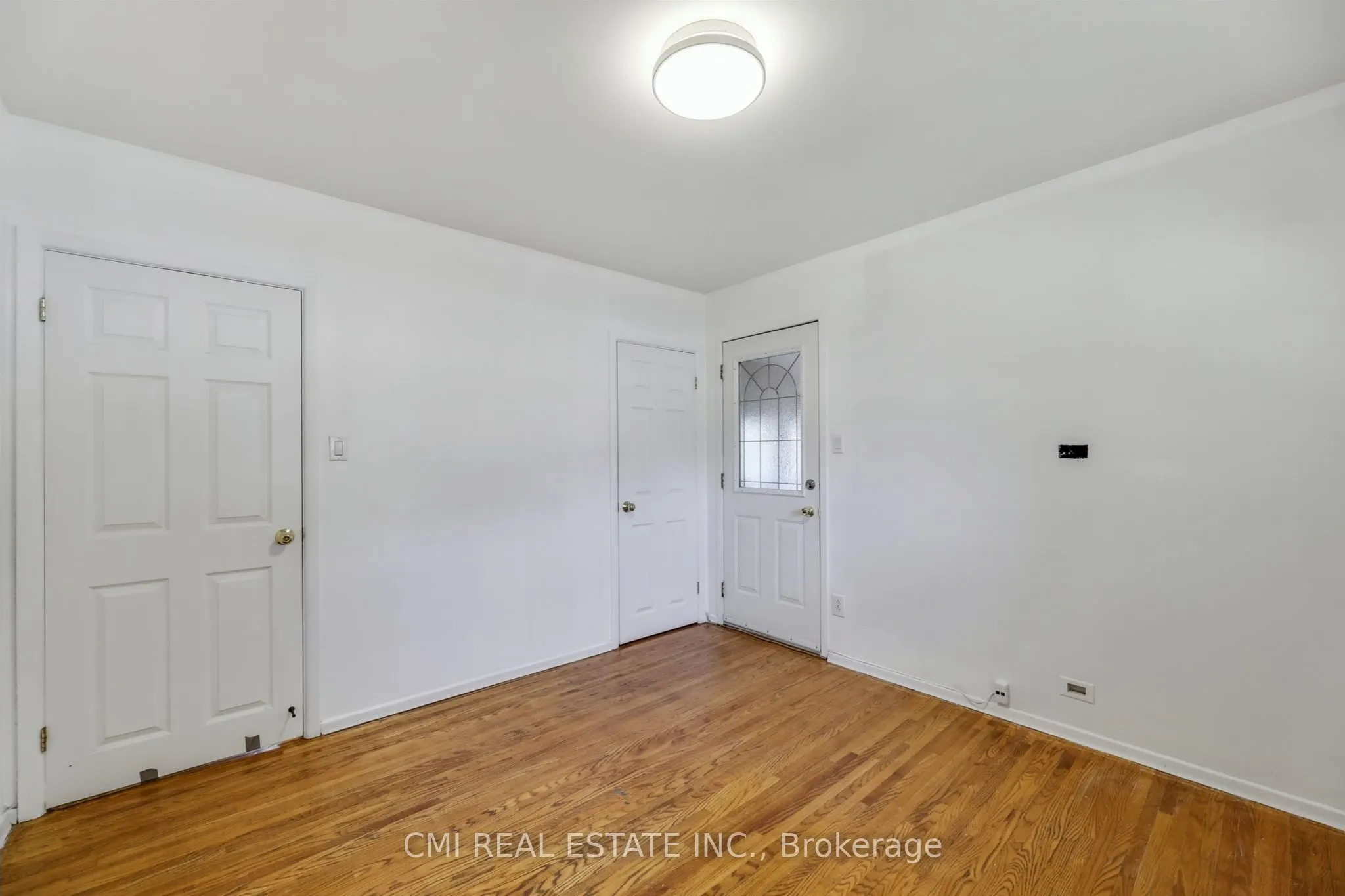 106 Laurentian Drive N