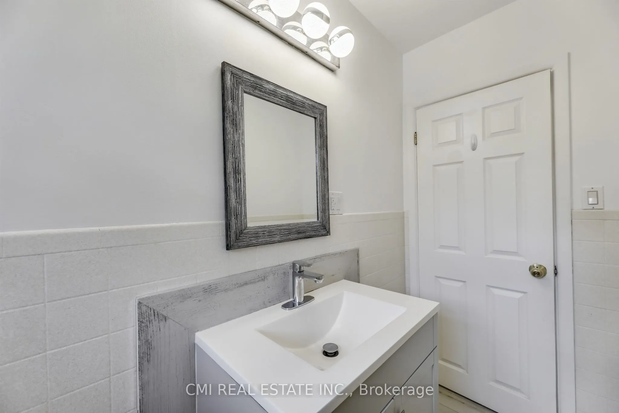 106 Laurentian Drive N