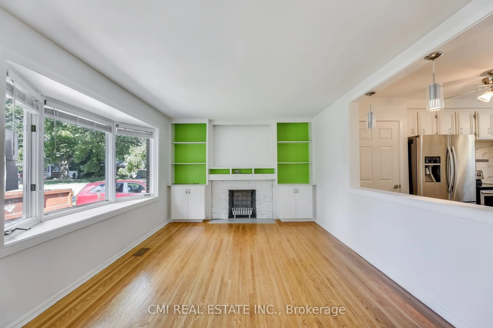 106 Laurentian Drive N