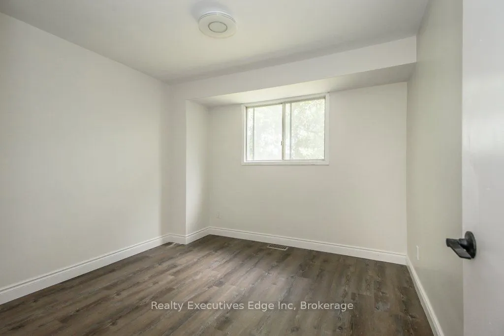 590 Canewood Crescent, #Main
