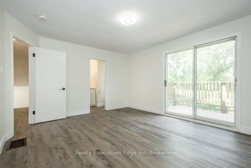 590 Canewood Crescent, #Main