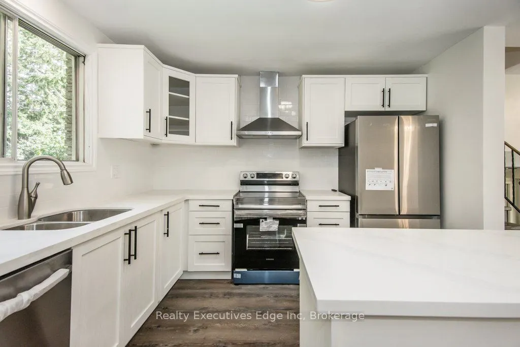 590 Canewood Crescent, #Main
