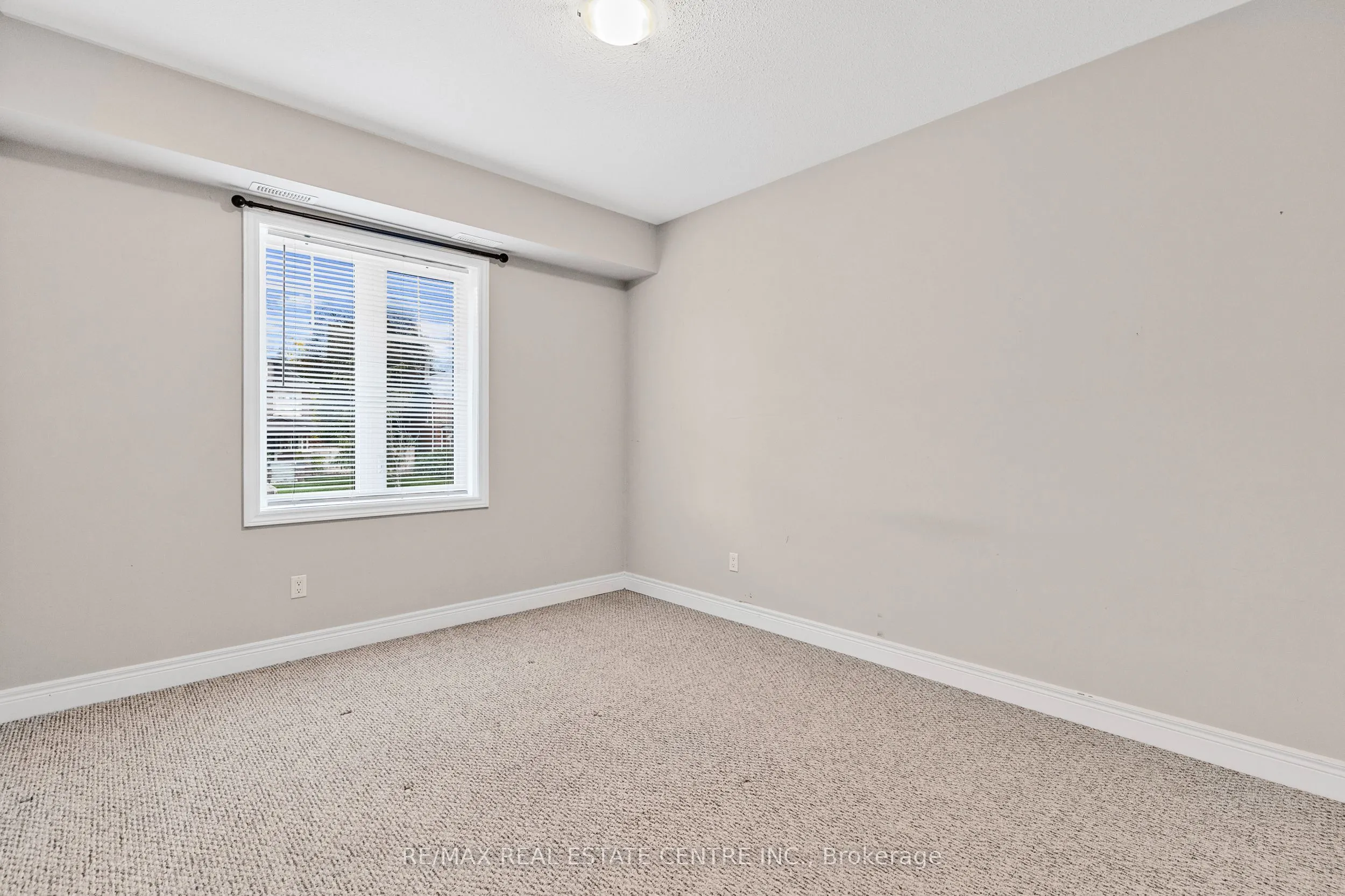 140 KING STREET WEST Street, #2