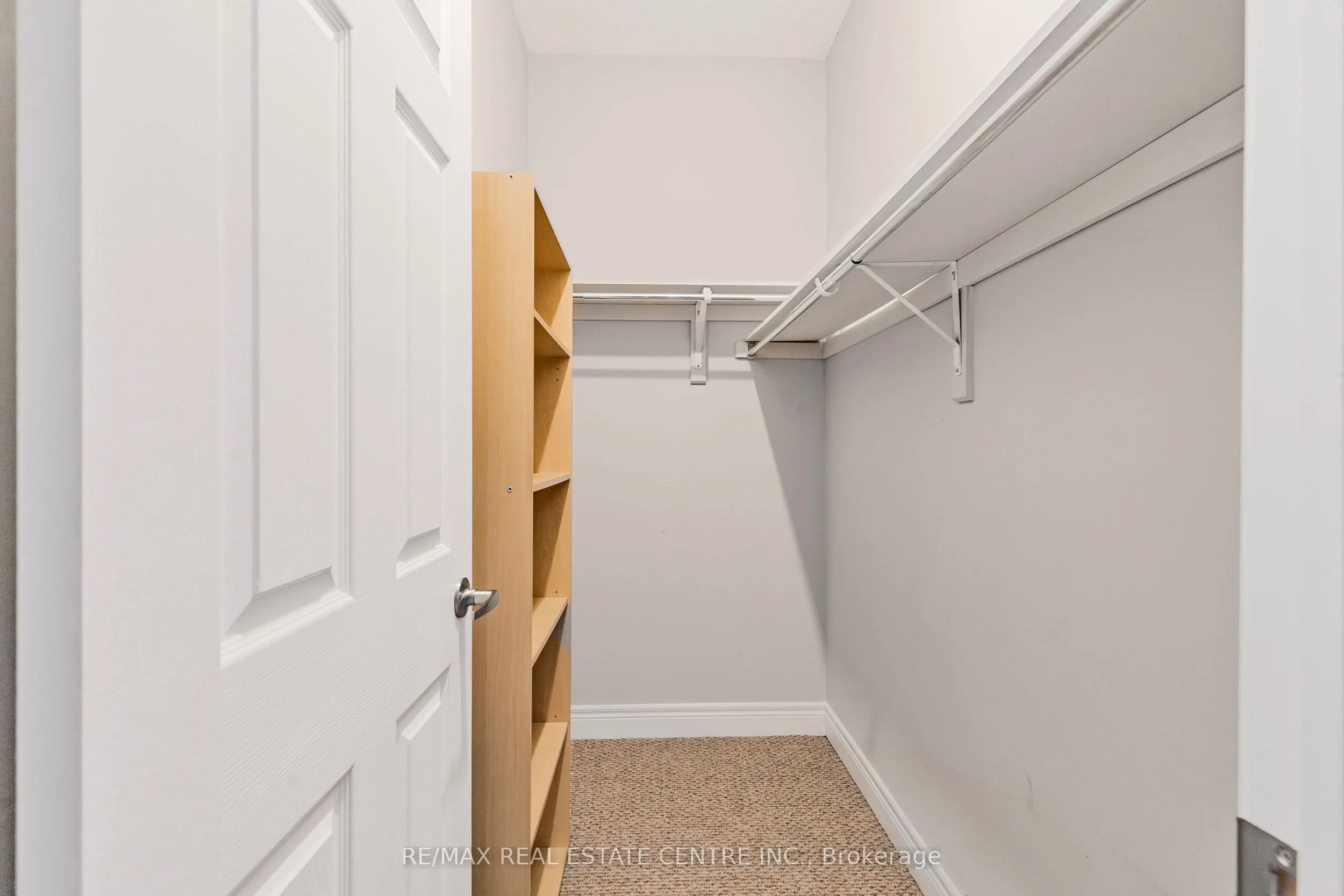 140 KING STREET WEST Street, #2