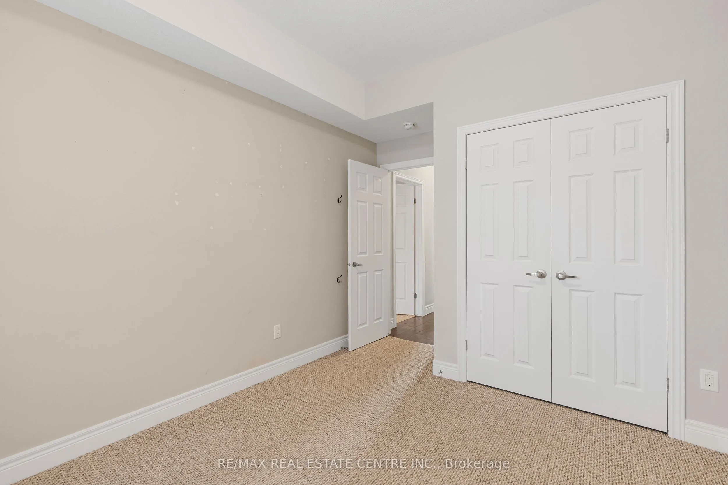 140 KING STREET WEST Street, #2