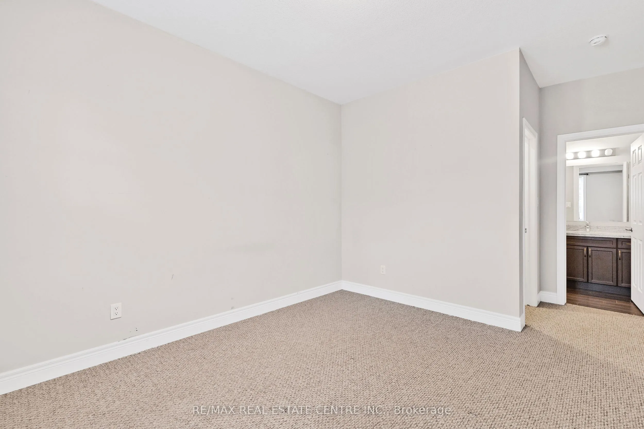 140 KING STREET WEST Street, #2