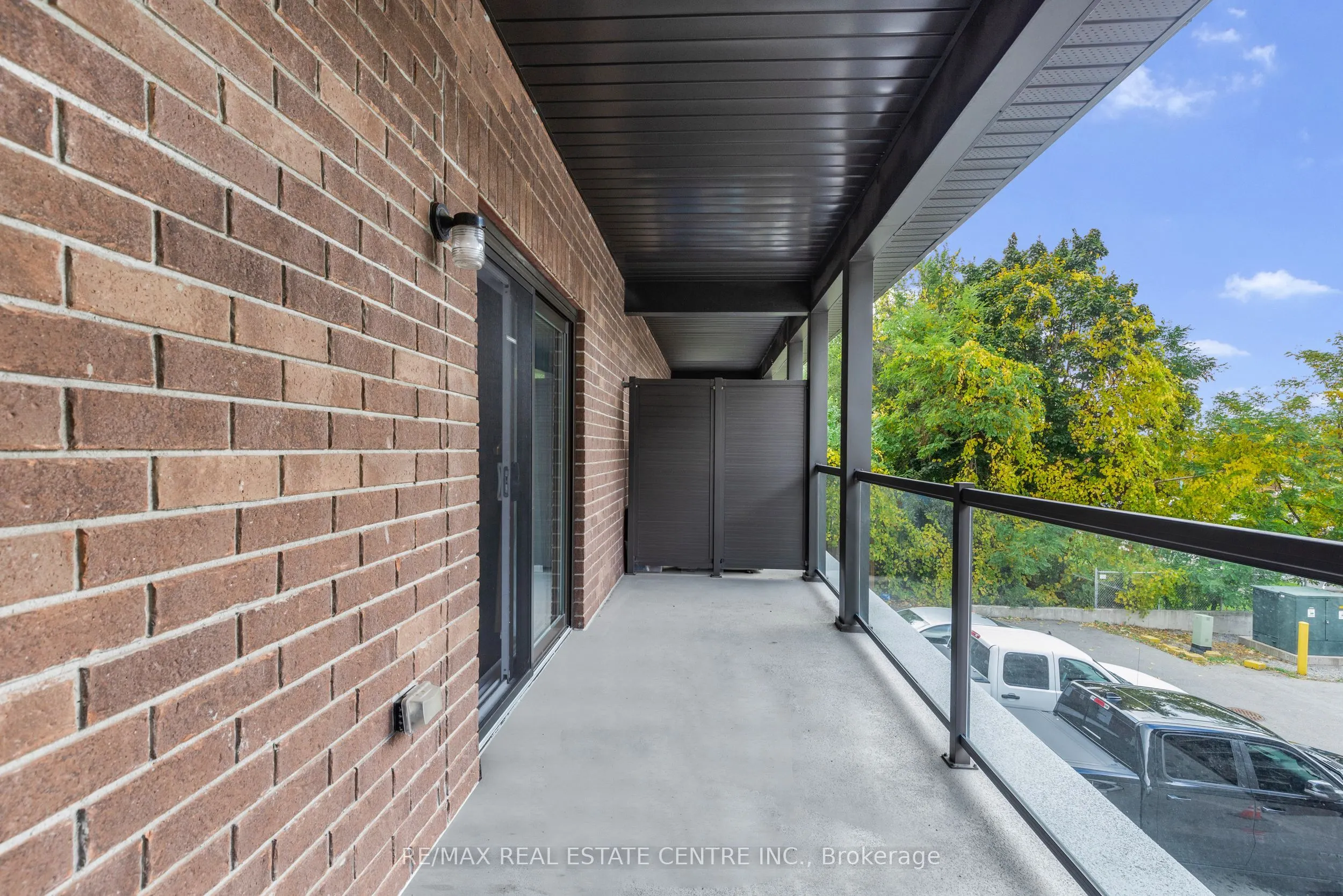 140 KING STREET WEST Street, #2