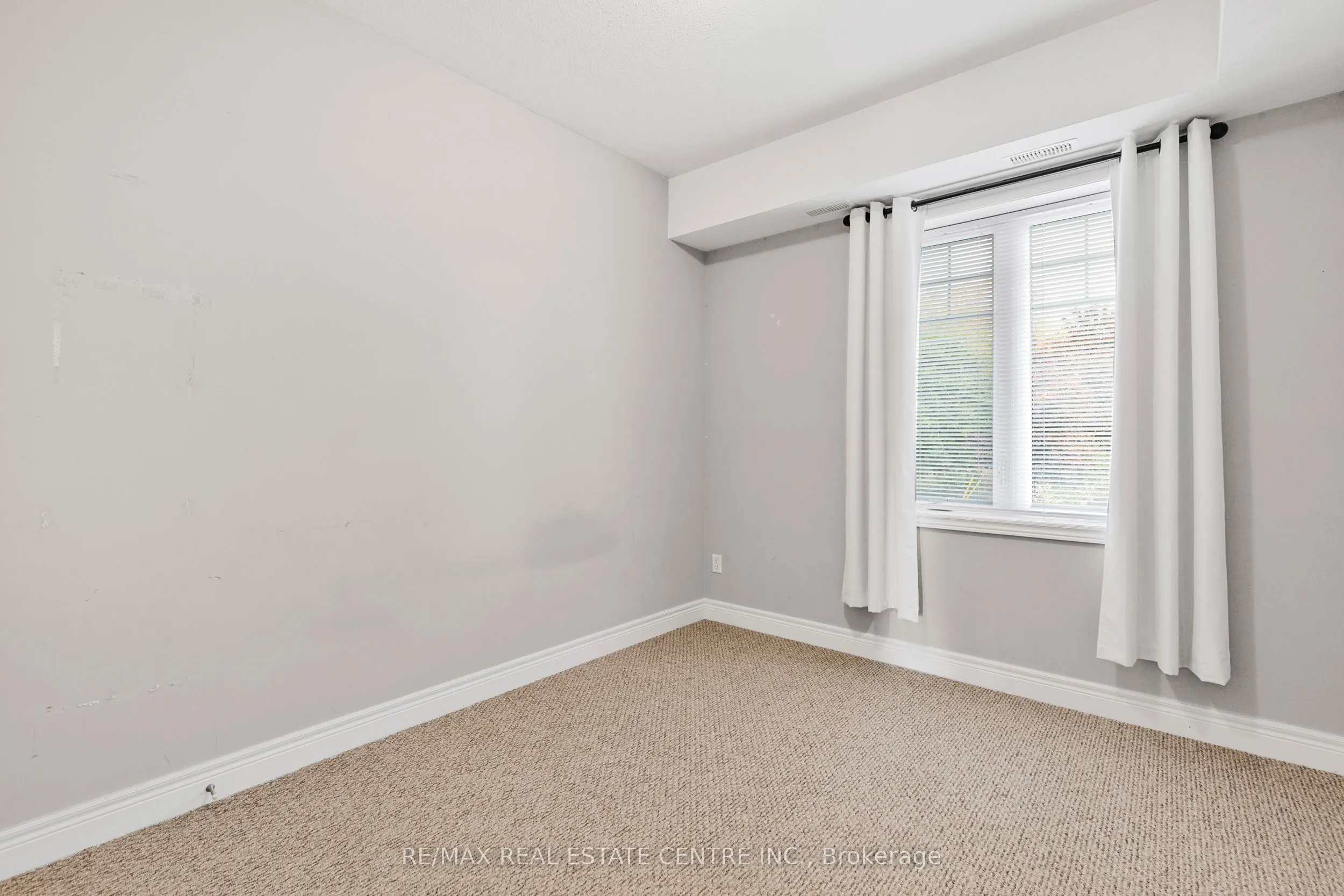 140 KING STREET WEST Street, #2