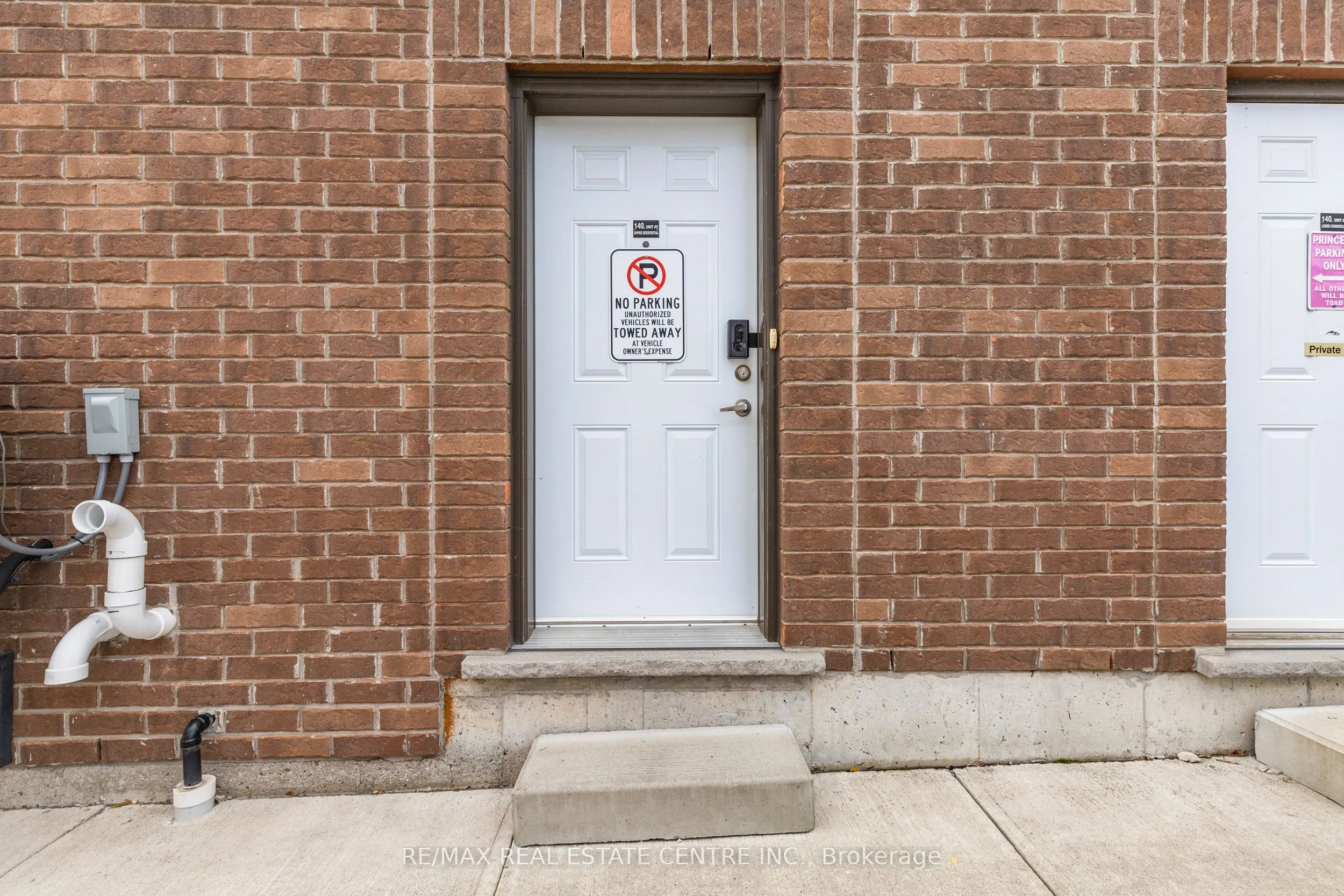 140 KING STREET WEST Street, #2