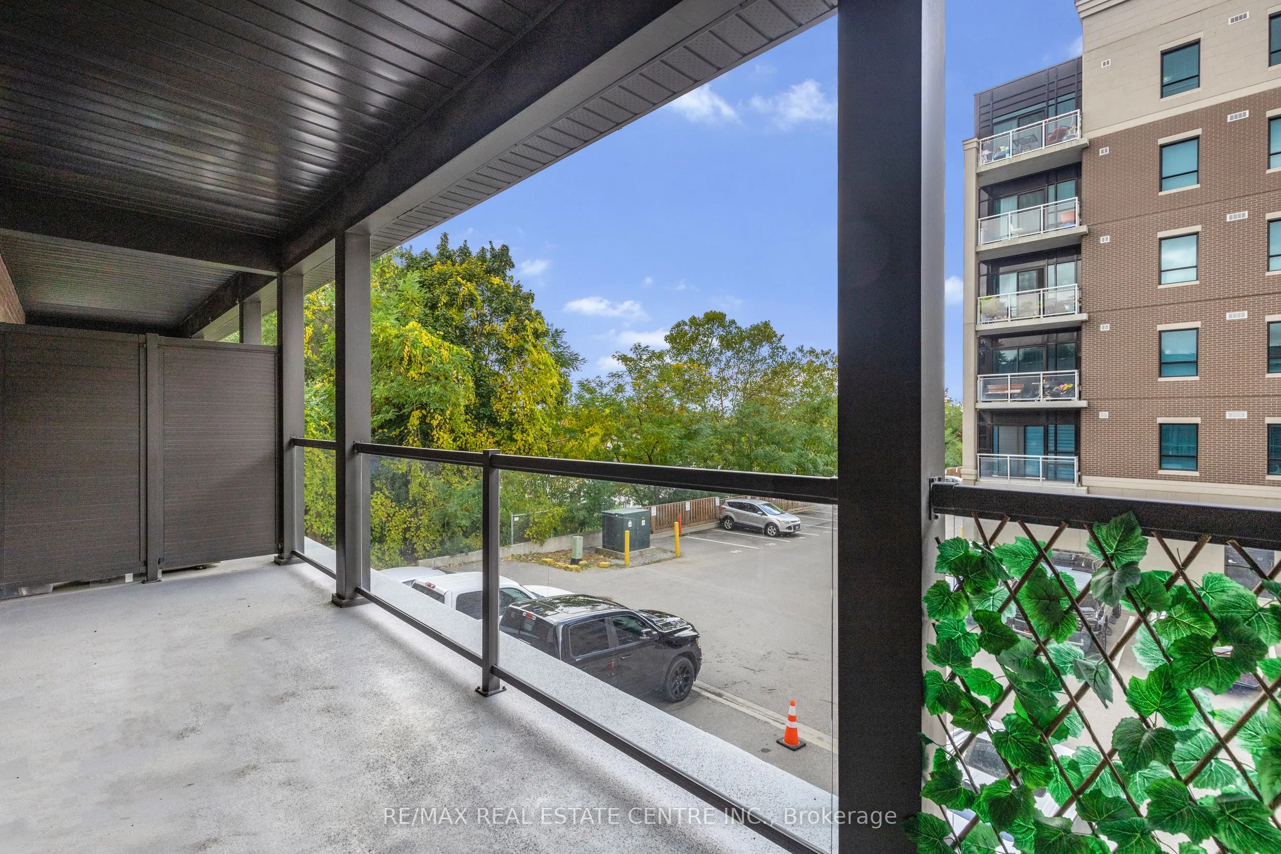 140 KING STREET WEST Street, #2