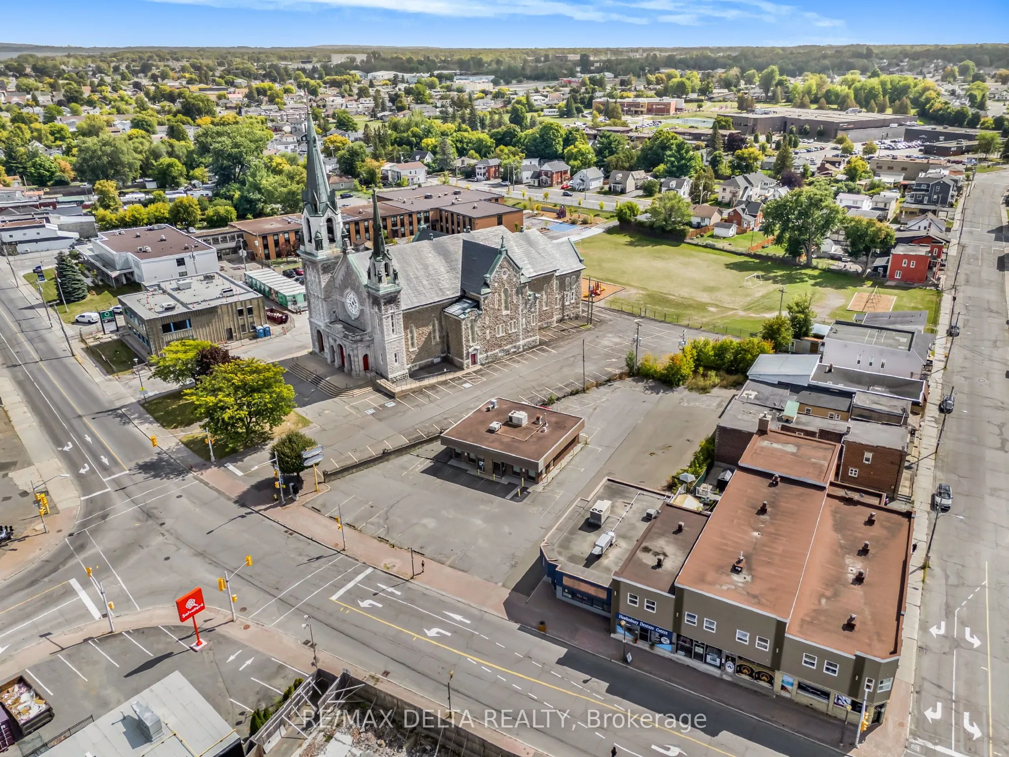 418 Main Street E