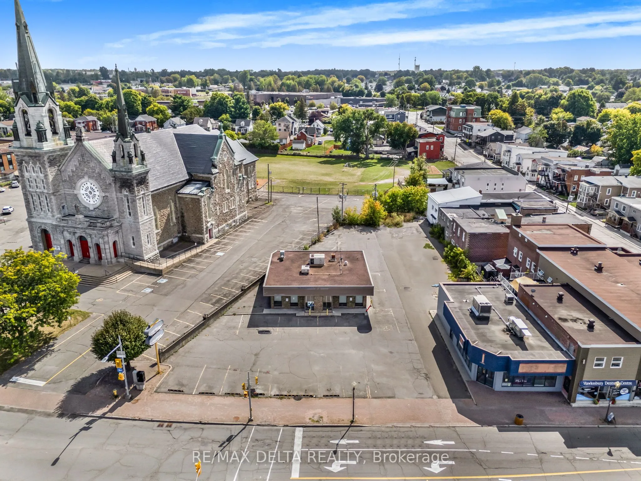 418 Main Street E