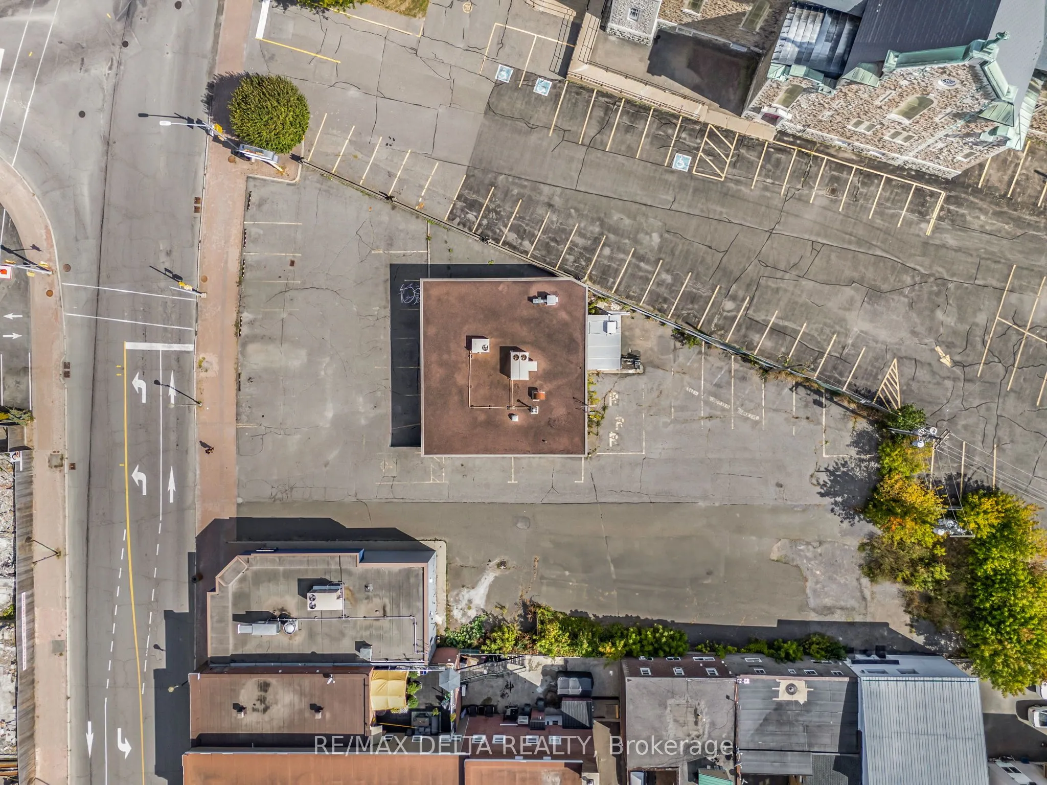 418 Main Street E