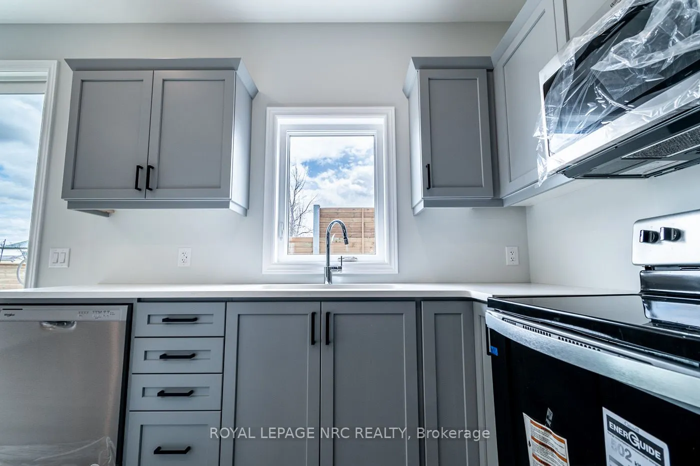 121A Moffatt Street, #20