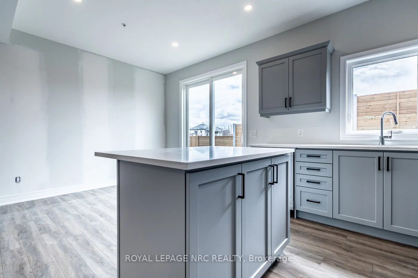 121A Moffatt Street, #20