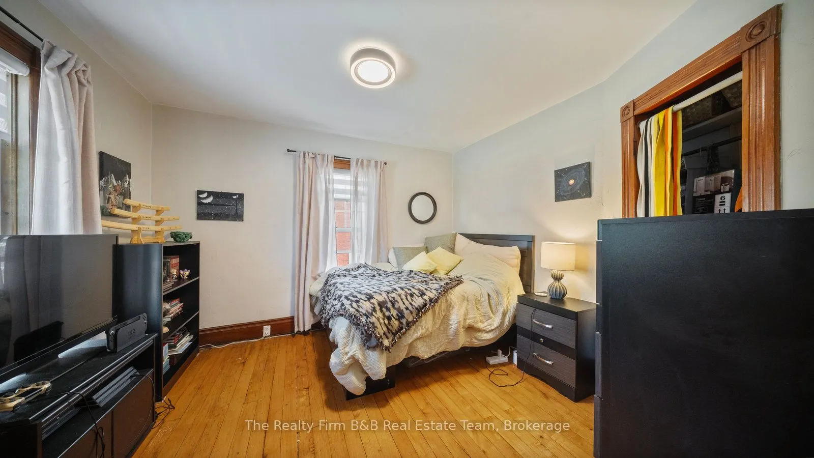 94 Woodstock Street N