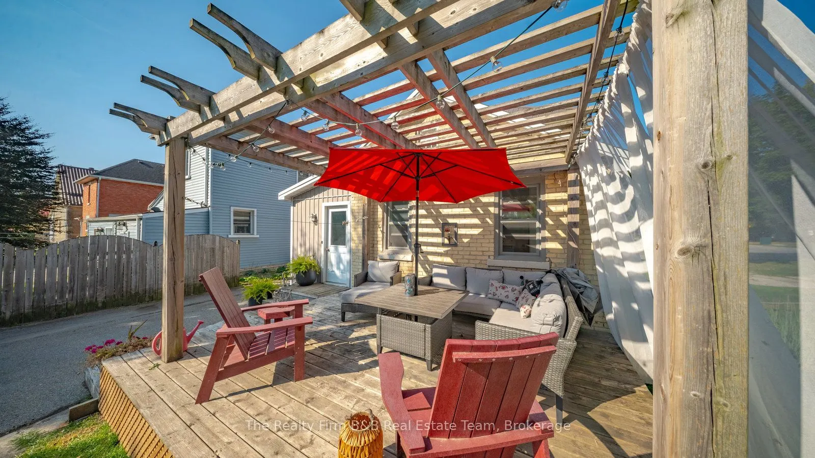 94 Woodstock Street N