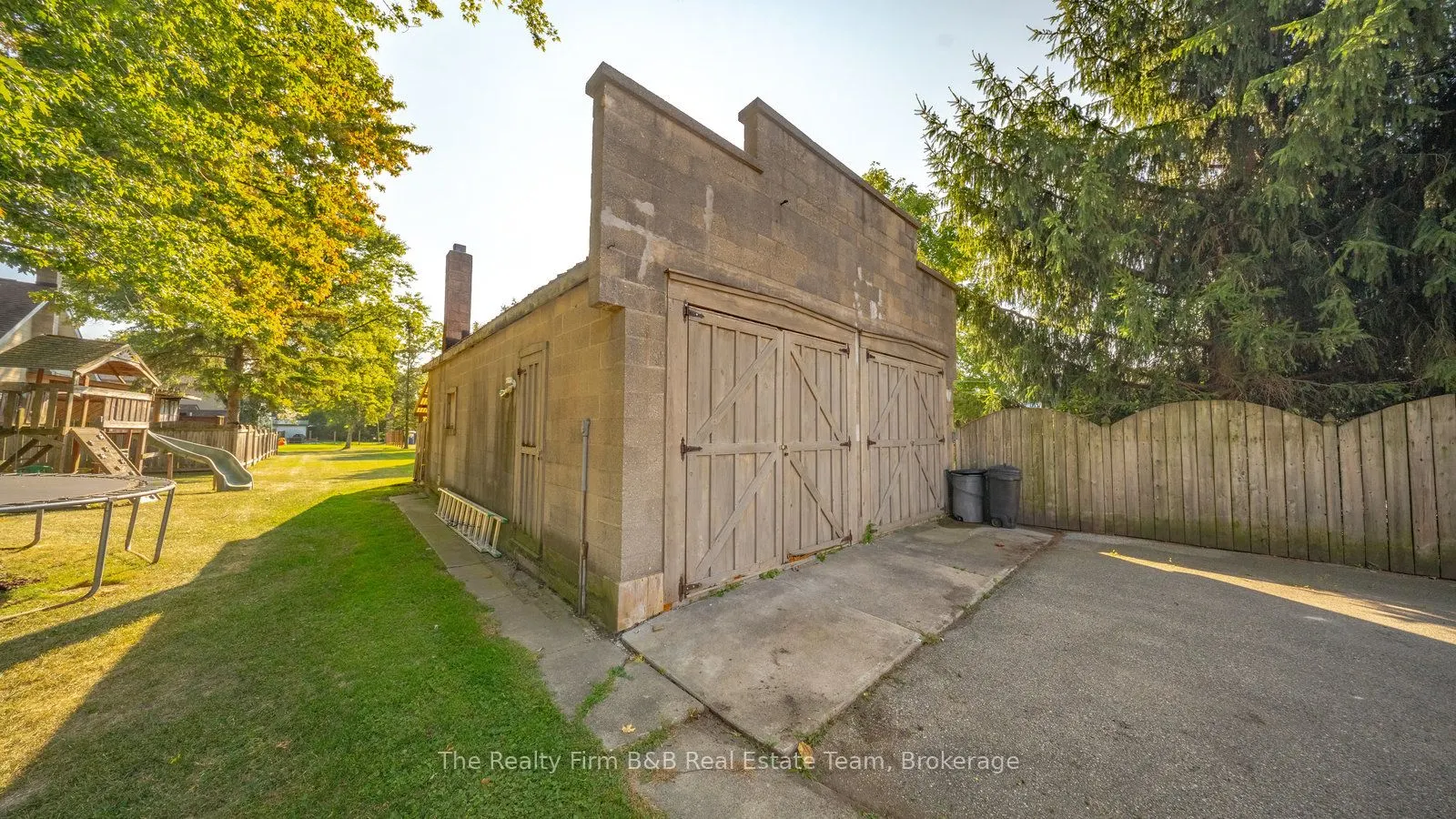 94 Woodstock Street N
