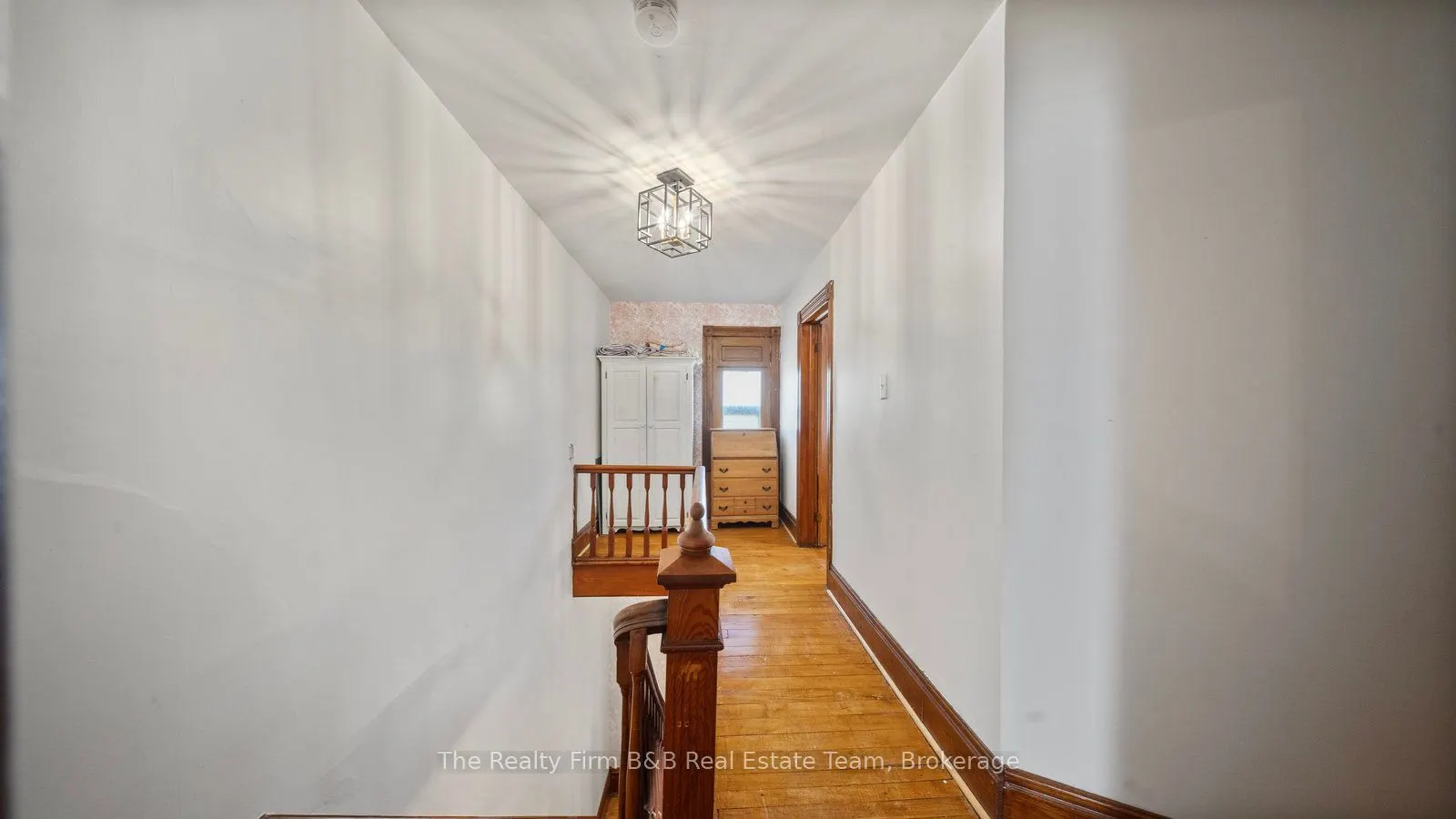 94 Woodstock Street N