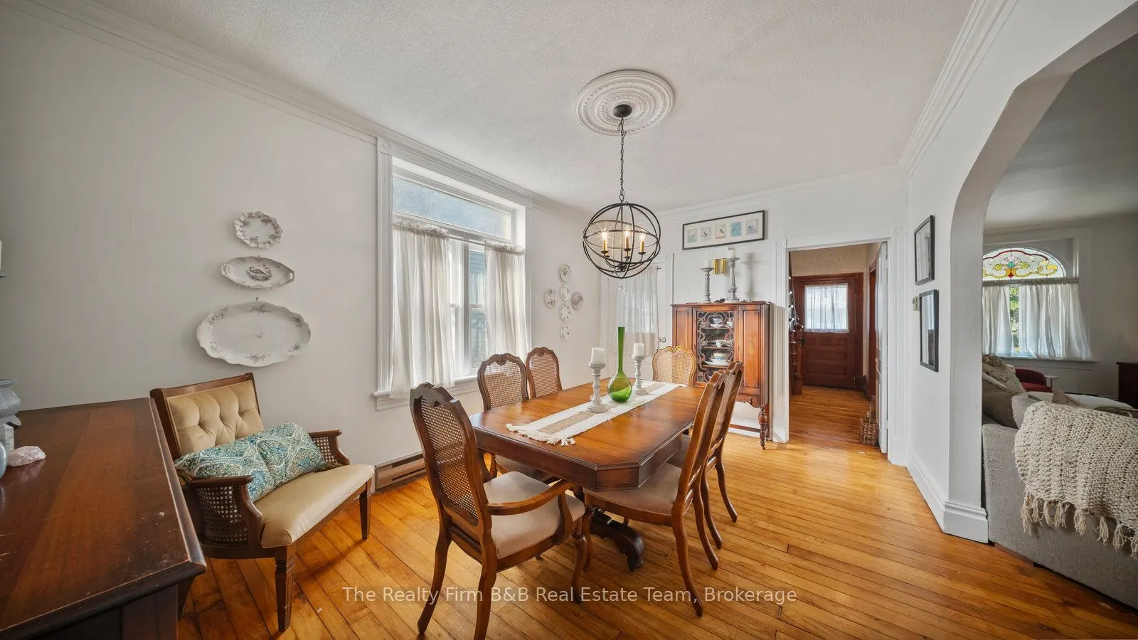 94 Woodstock Street N