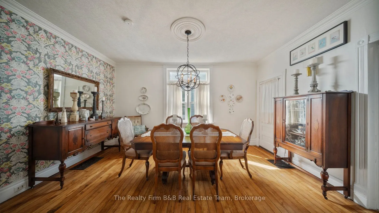 94 Woodstock Street N