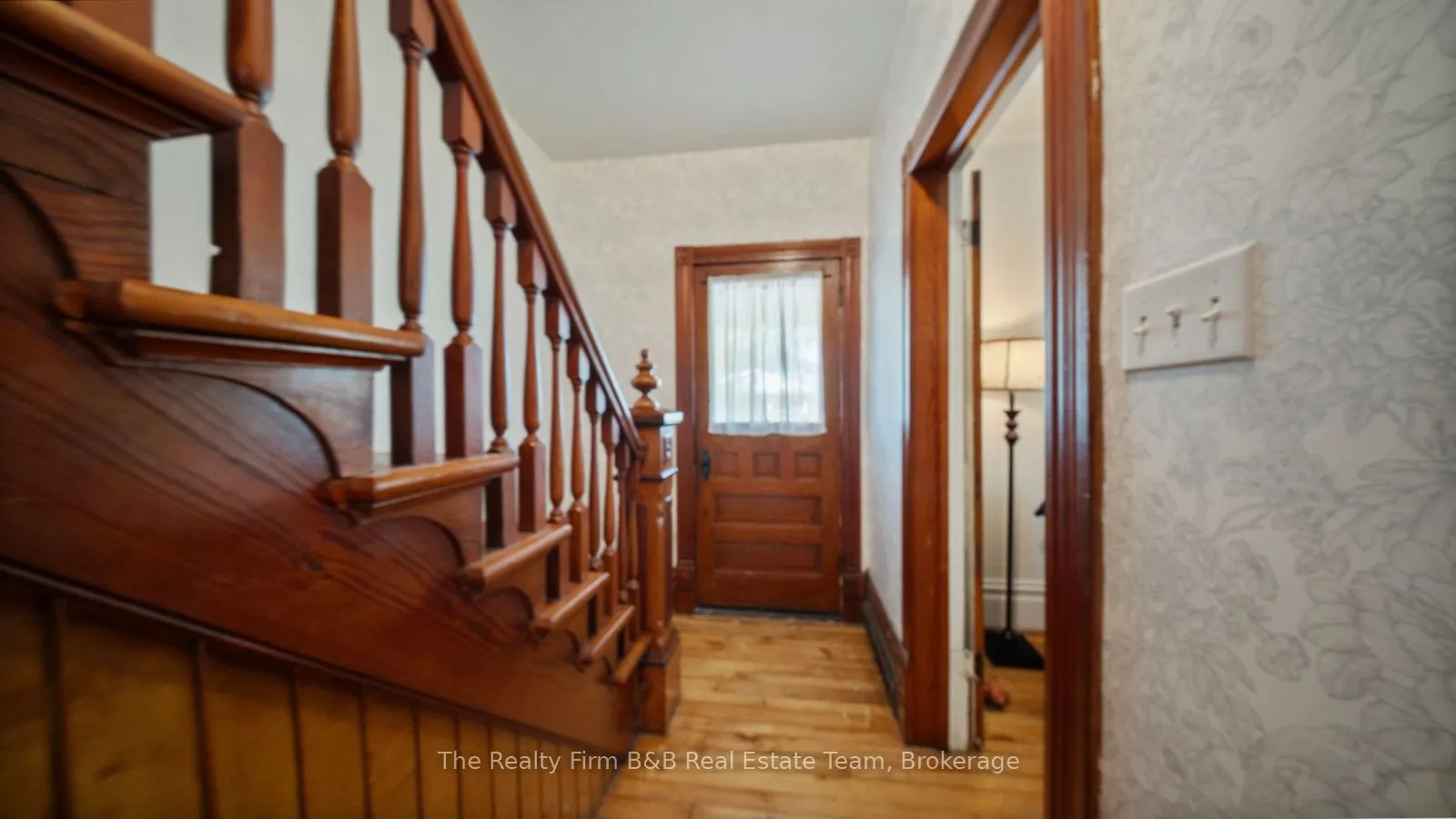 94 Woodstock Street N