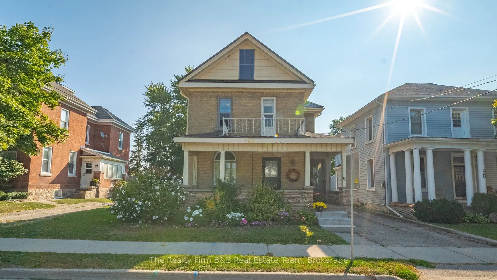 94 Woodstock Street N