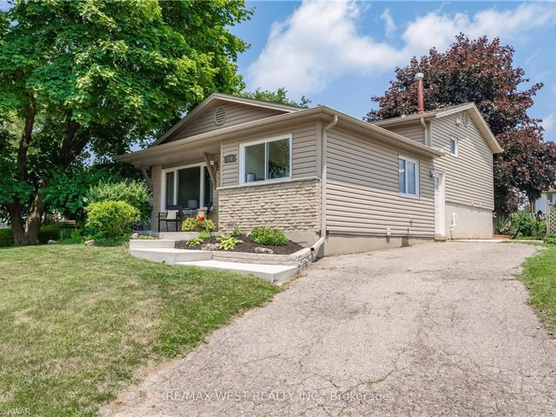 187 Broken Oak Crescent