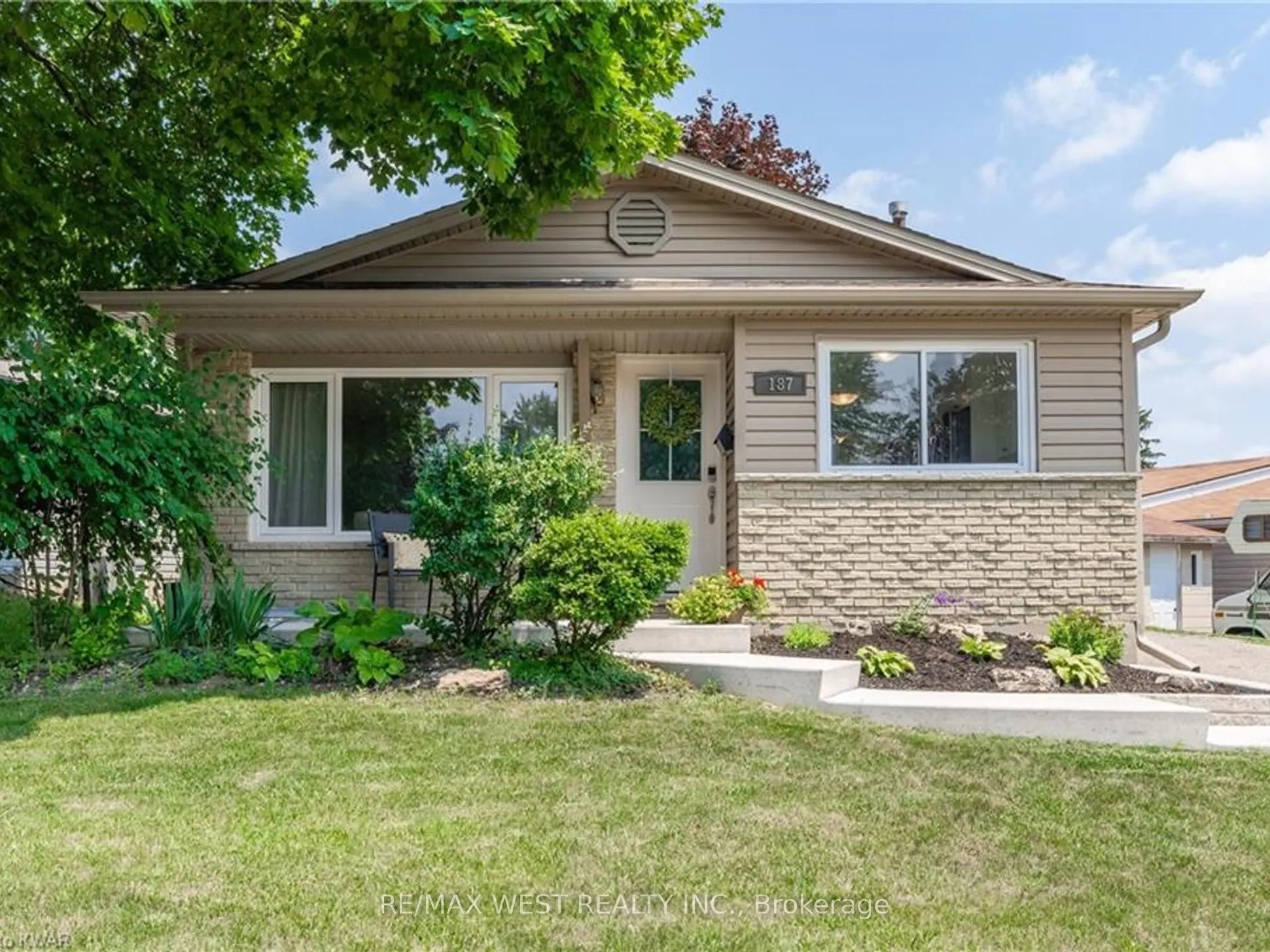 187 Broken Oak Crescent
