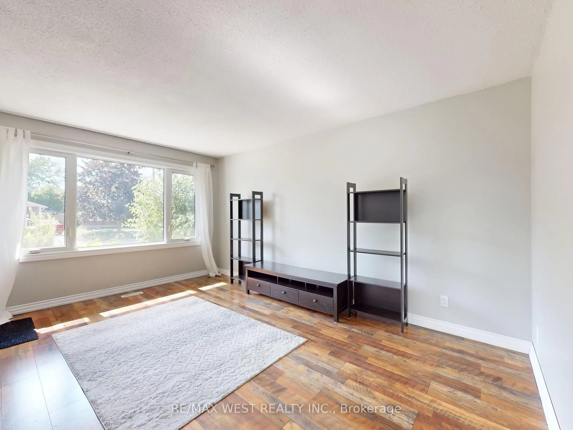 187 Broken Oak Crescent