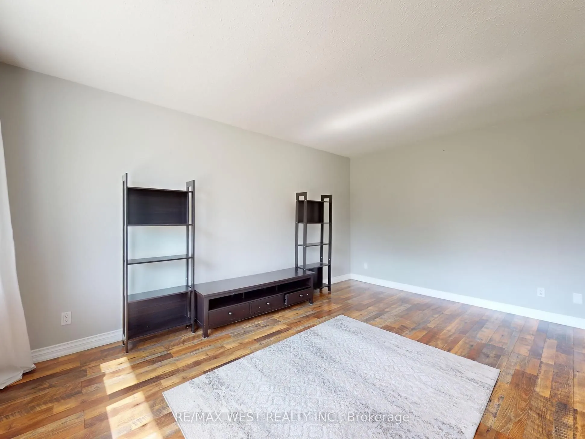 187 Broken Oak Crescent