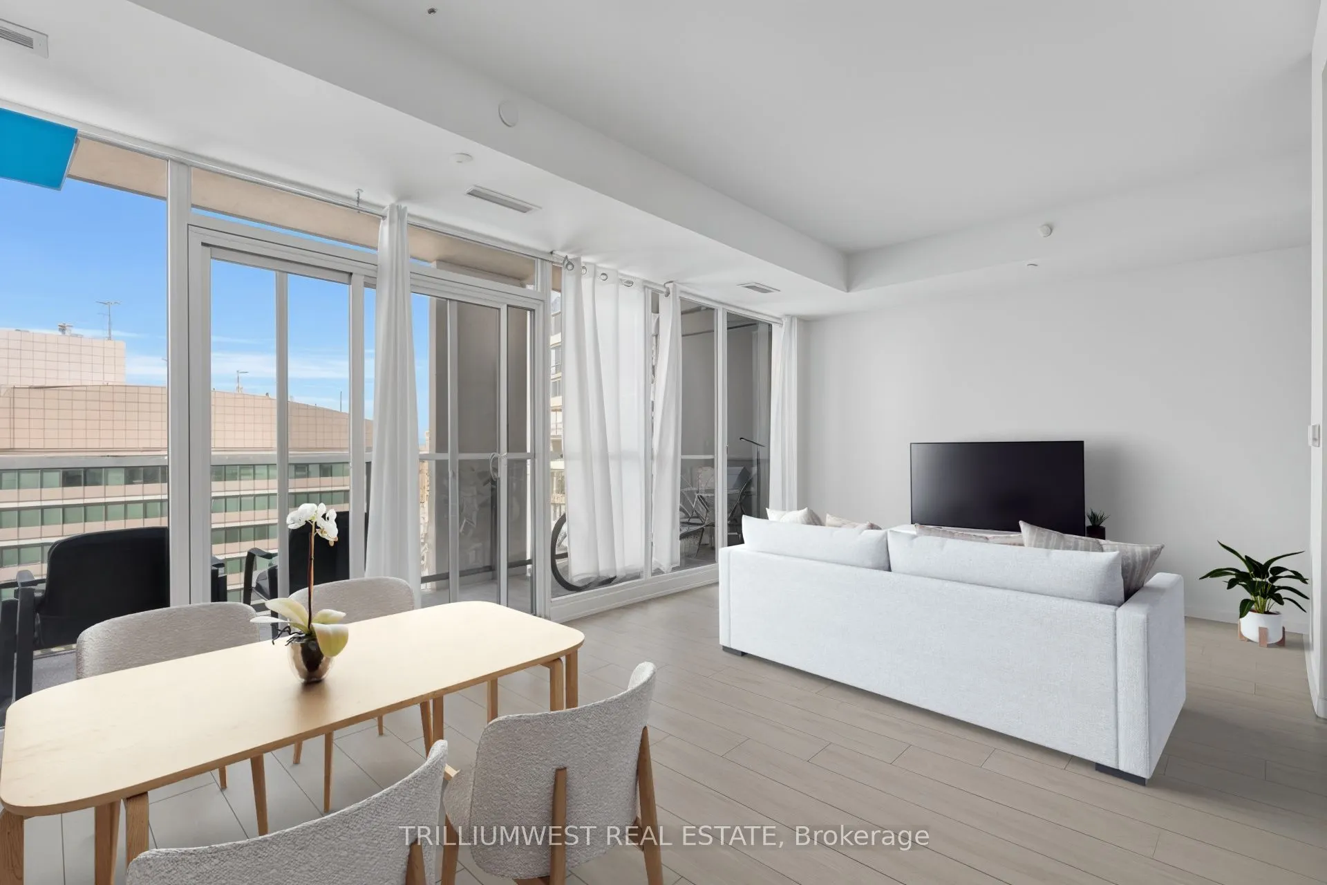 55 Duke Street W, #1210