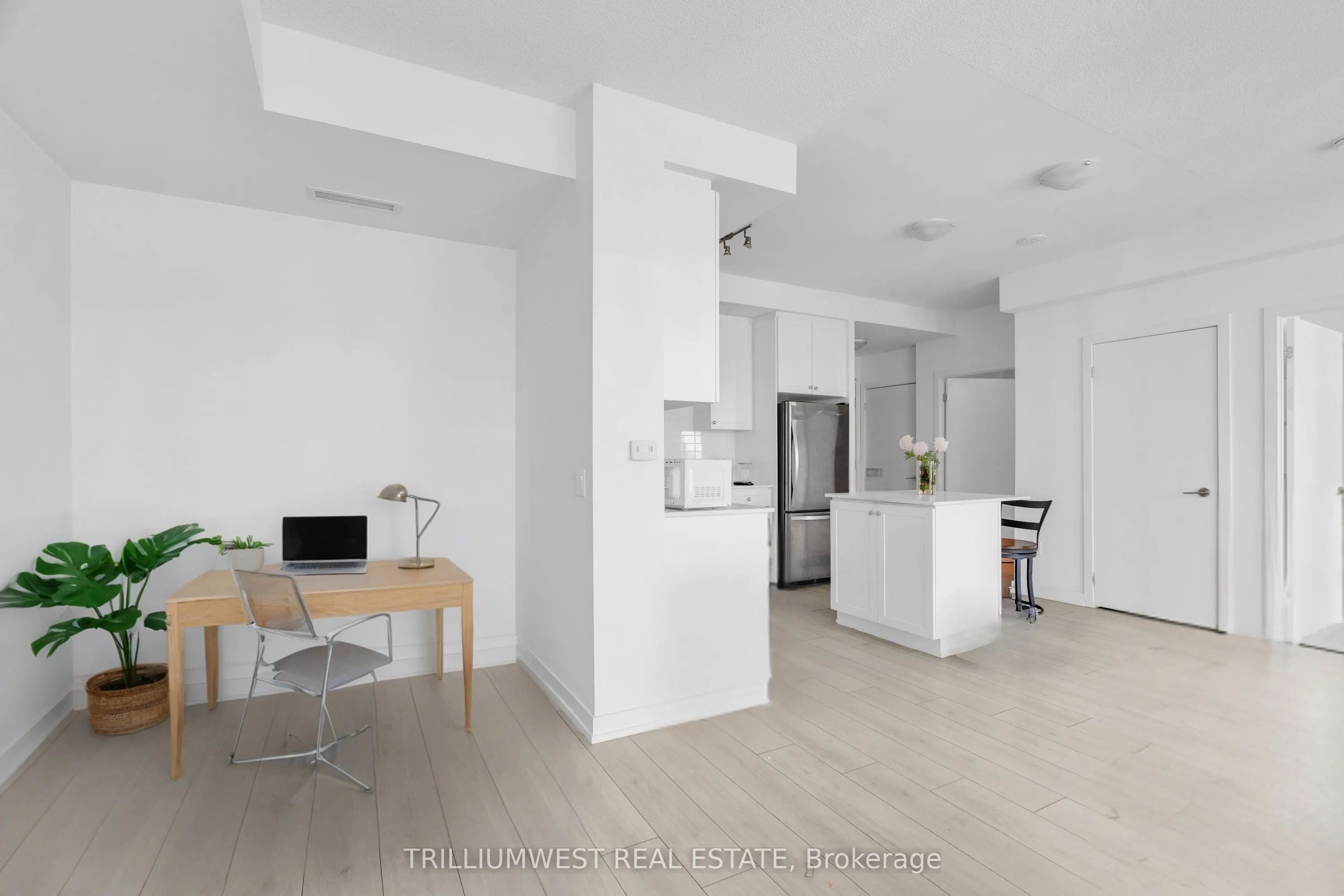 55 Duke Street W, #1210