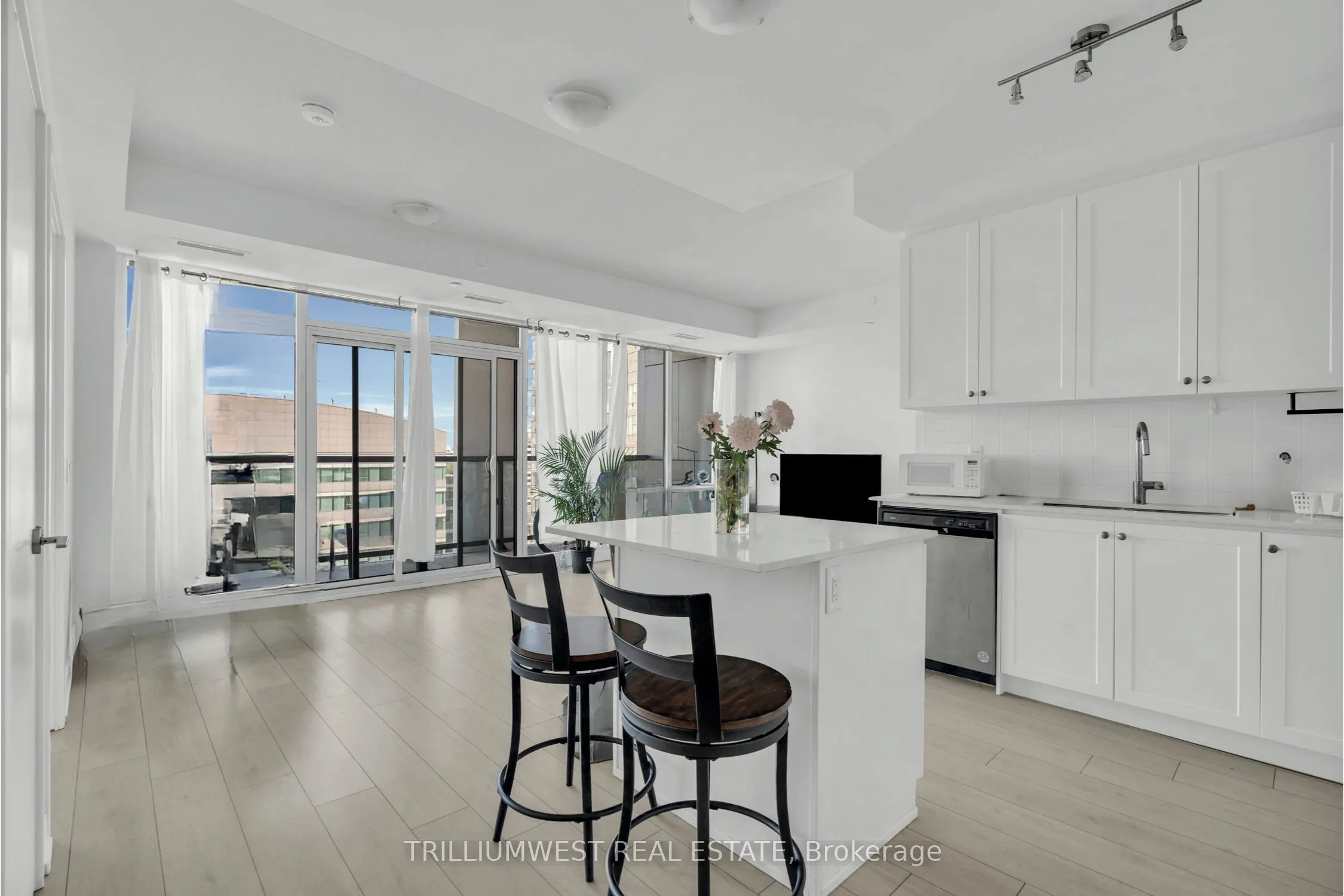 55 Duke Street W, #1210