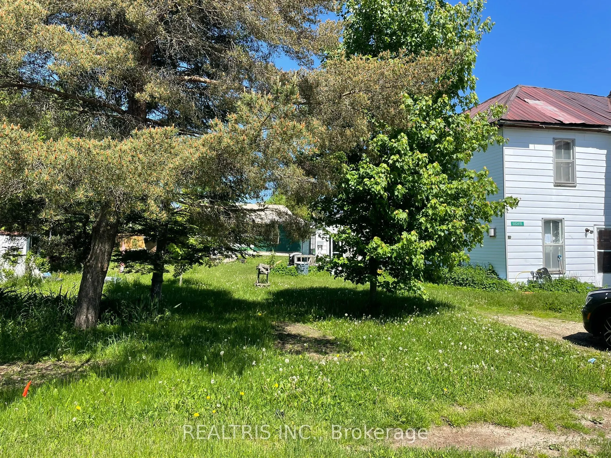 682419 260 Side Road