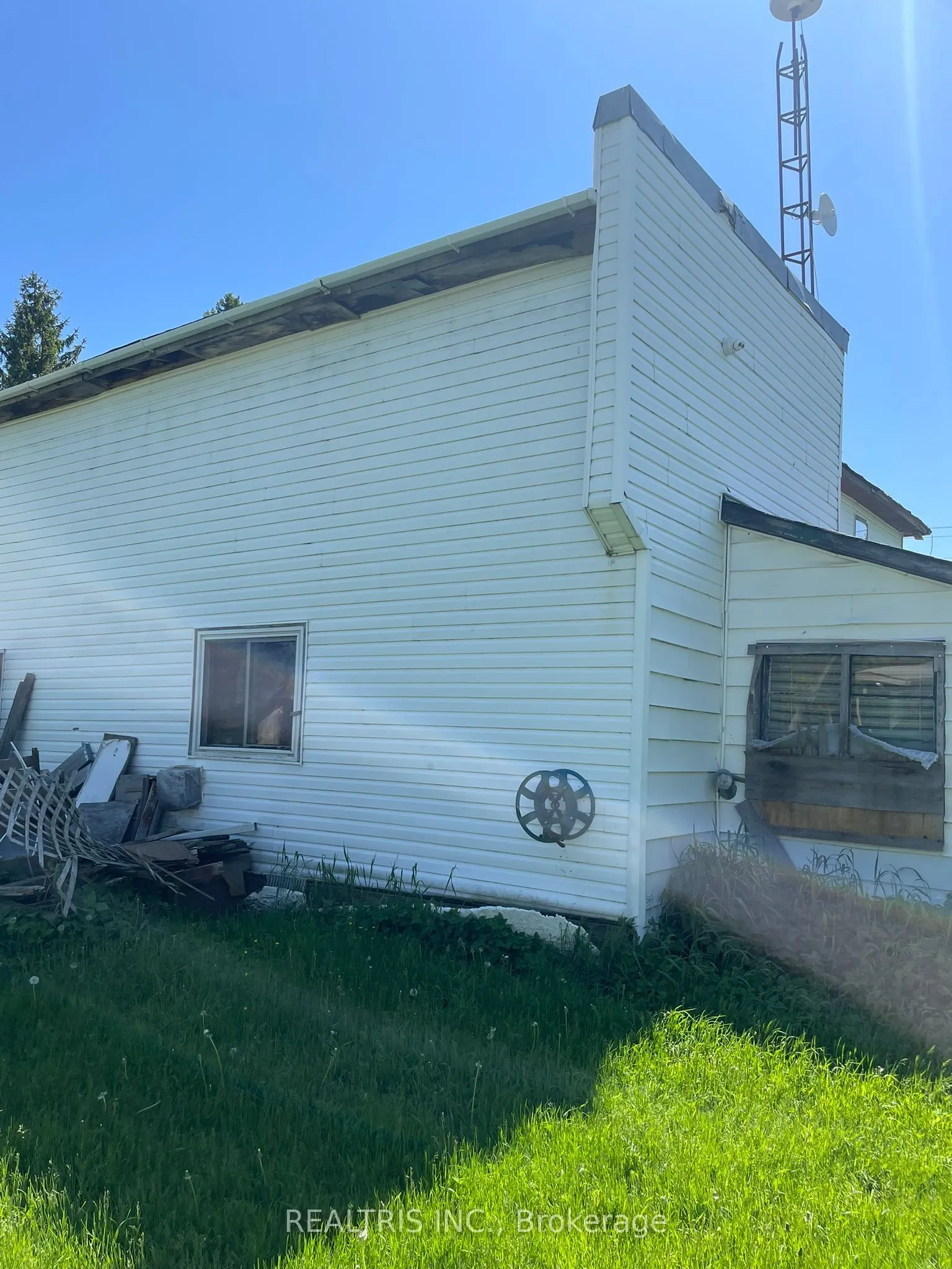 682419 260 Side Road
