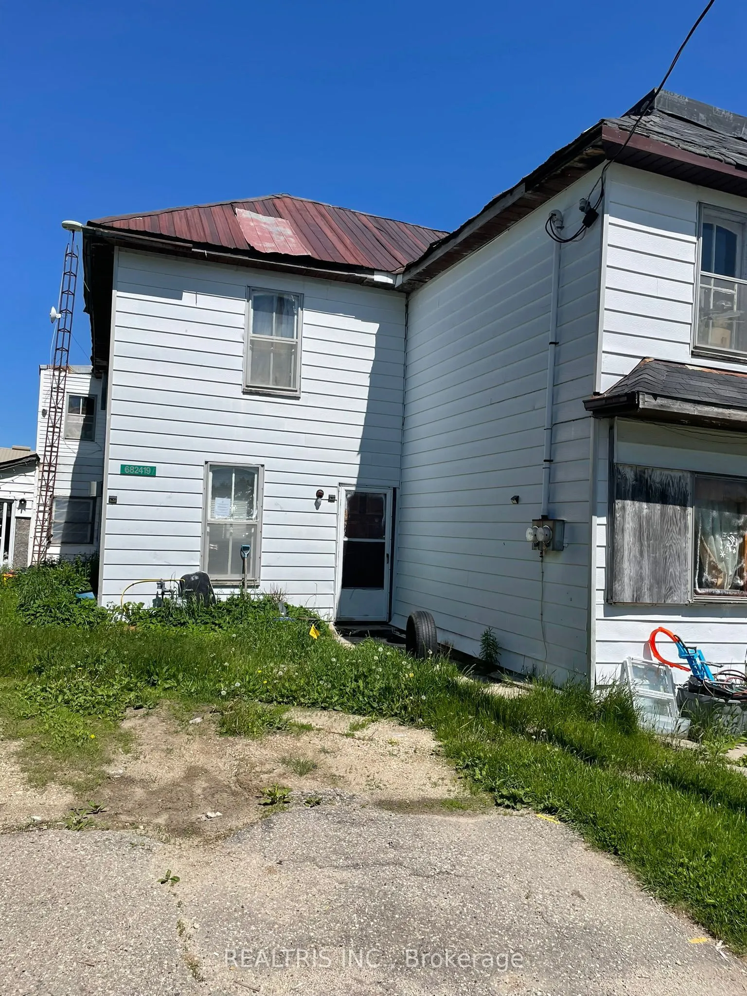 682419 260 Side Road