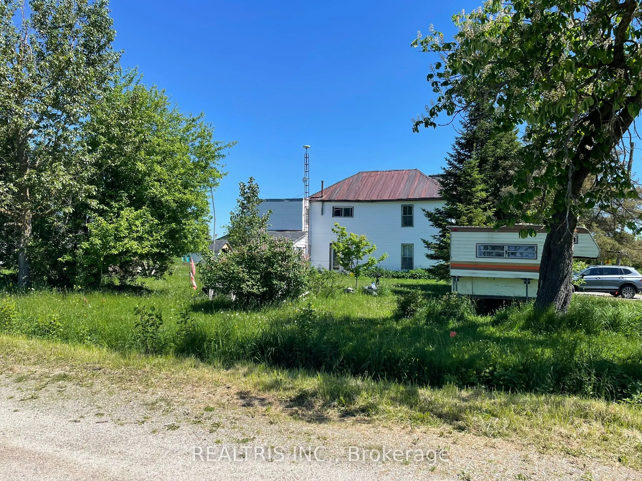 682419 260 Side Road