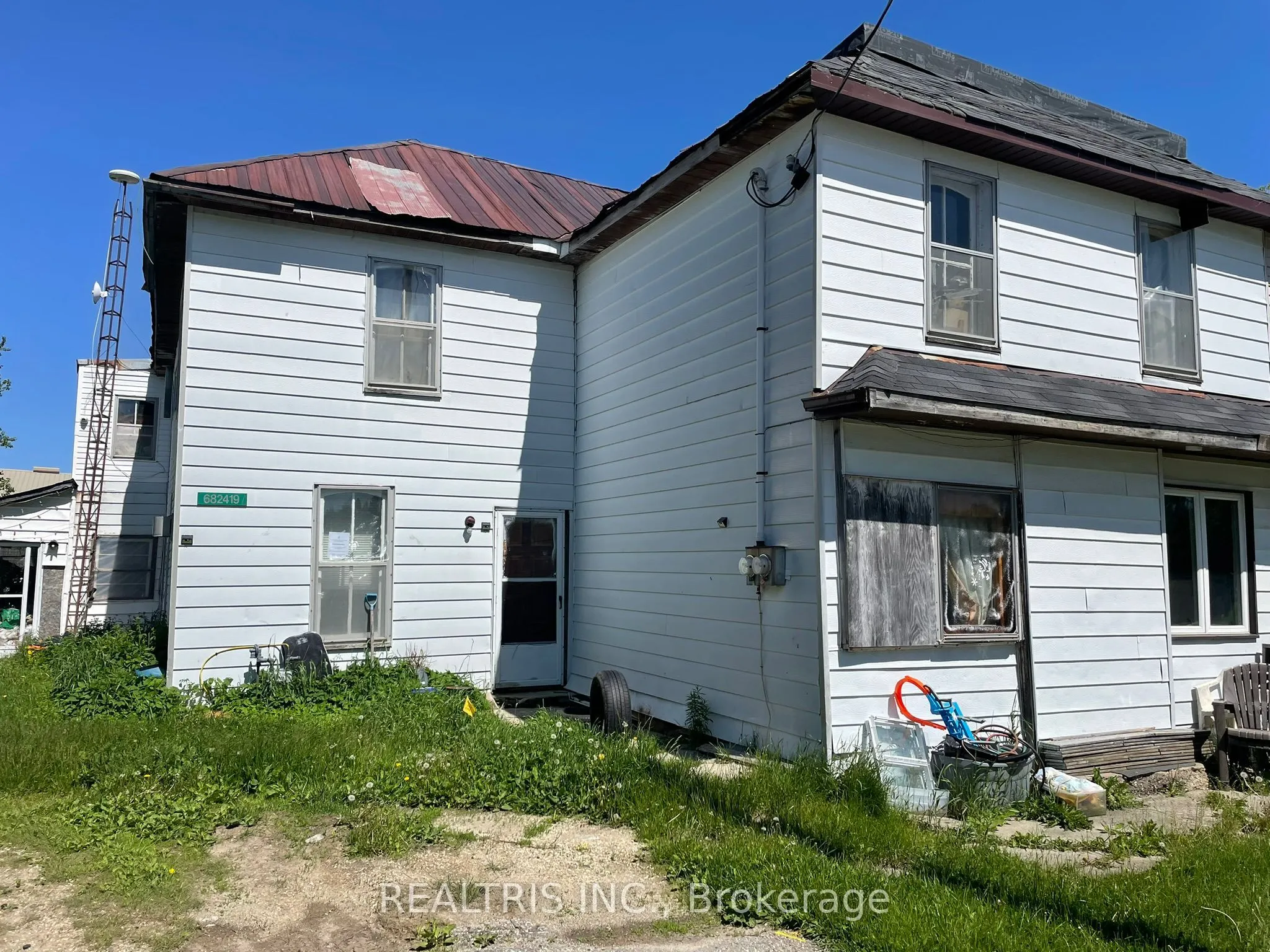 682419 260 Side Road