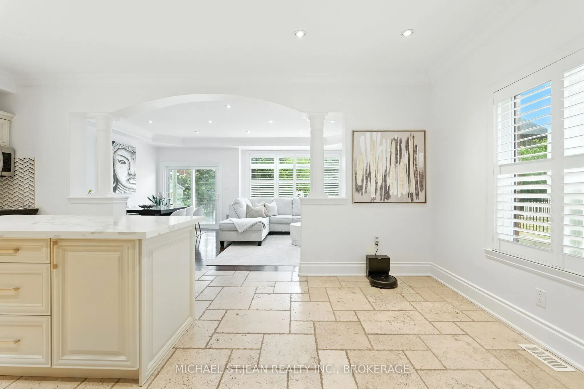 199 Hunter Street W